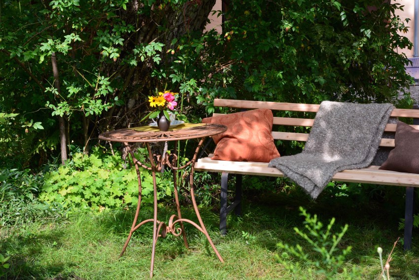 System.Collections.Generic.List`1[BluePillow.Application.SearchEngine.Dto.PhotoDto]?.ElementAt(3)?.Caption