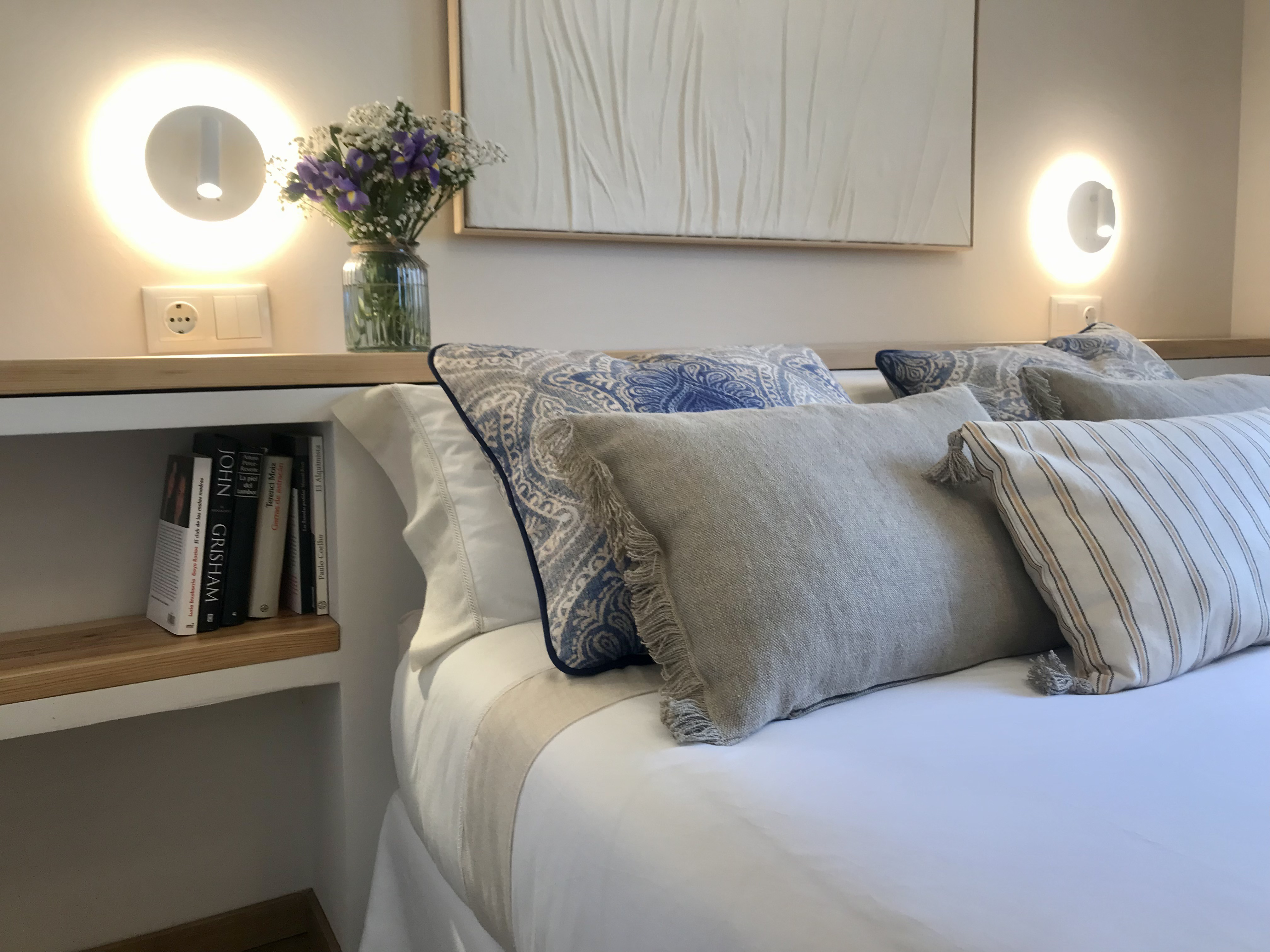 System.Collections.Generic.List`1[BluePillow.Application.SearchEngine.Dto.PhotoDto]?.ElementAt(3)?.Caption