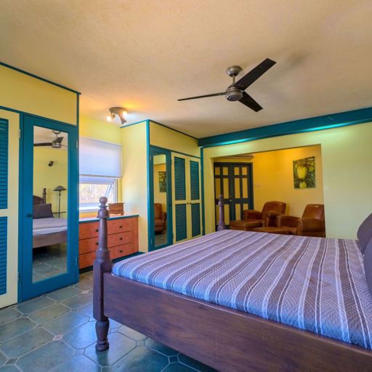 System.Collections.Generic.List`1[BluePillow.Application.SearchEngine.Dto.PhotoDto]?.ElementAt(3)?.Caption