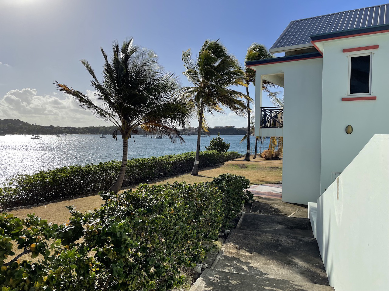 System.Collections.Generic.List`1[BluePillow.Application.SearchEngine.Dto.PhotoDto]?.ElementAt(1)?.Caption