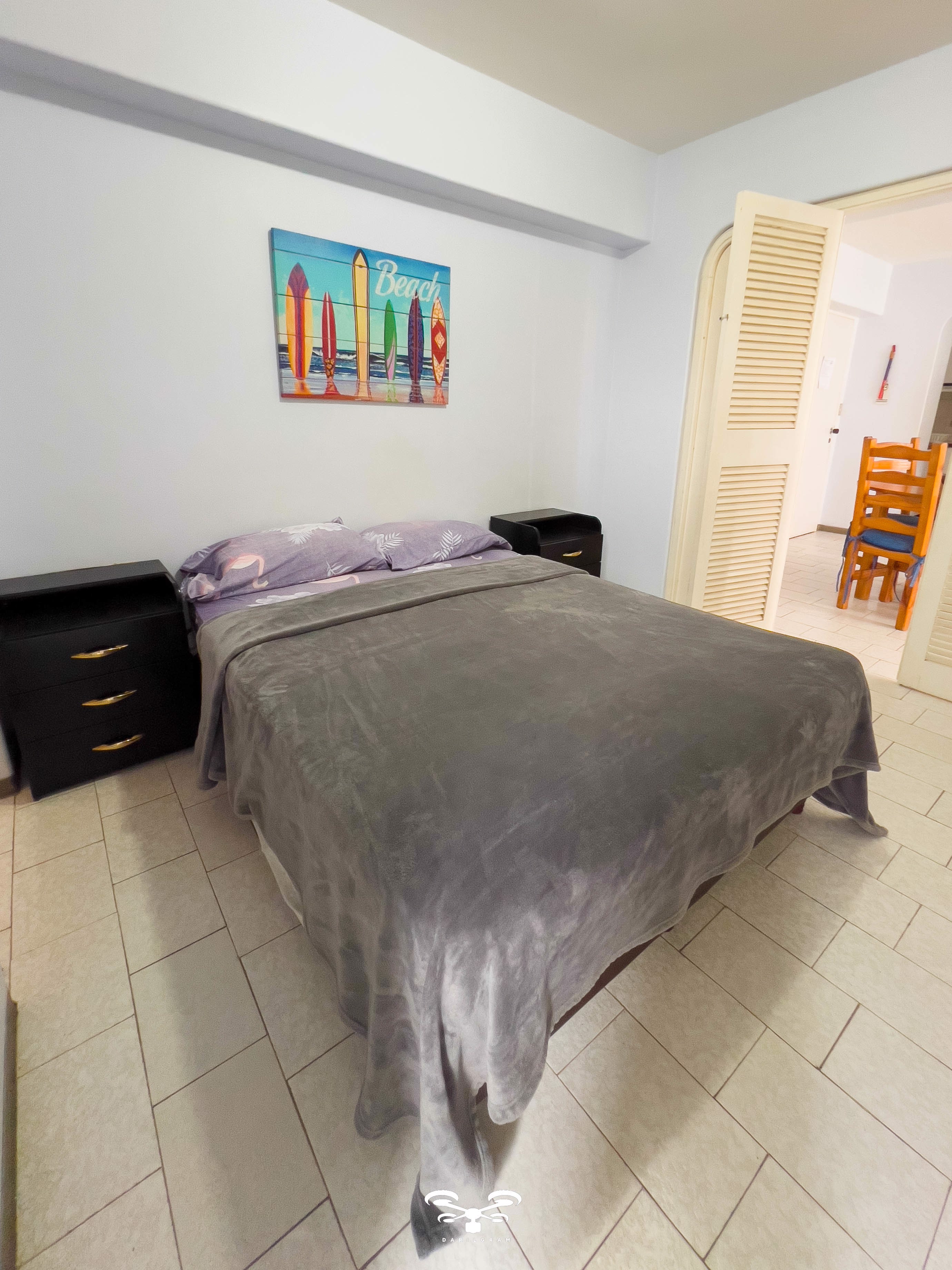 System.Collections.Generic.List`1[BluePillow.Application.SearchEngine.Dto.PhotoDto]?.ElementAt(2)?.Caption