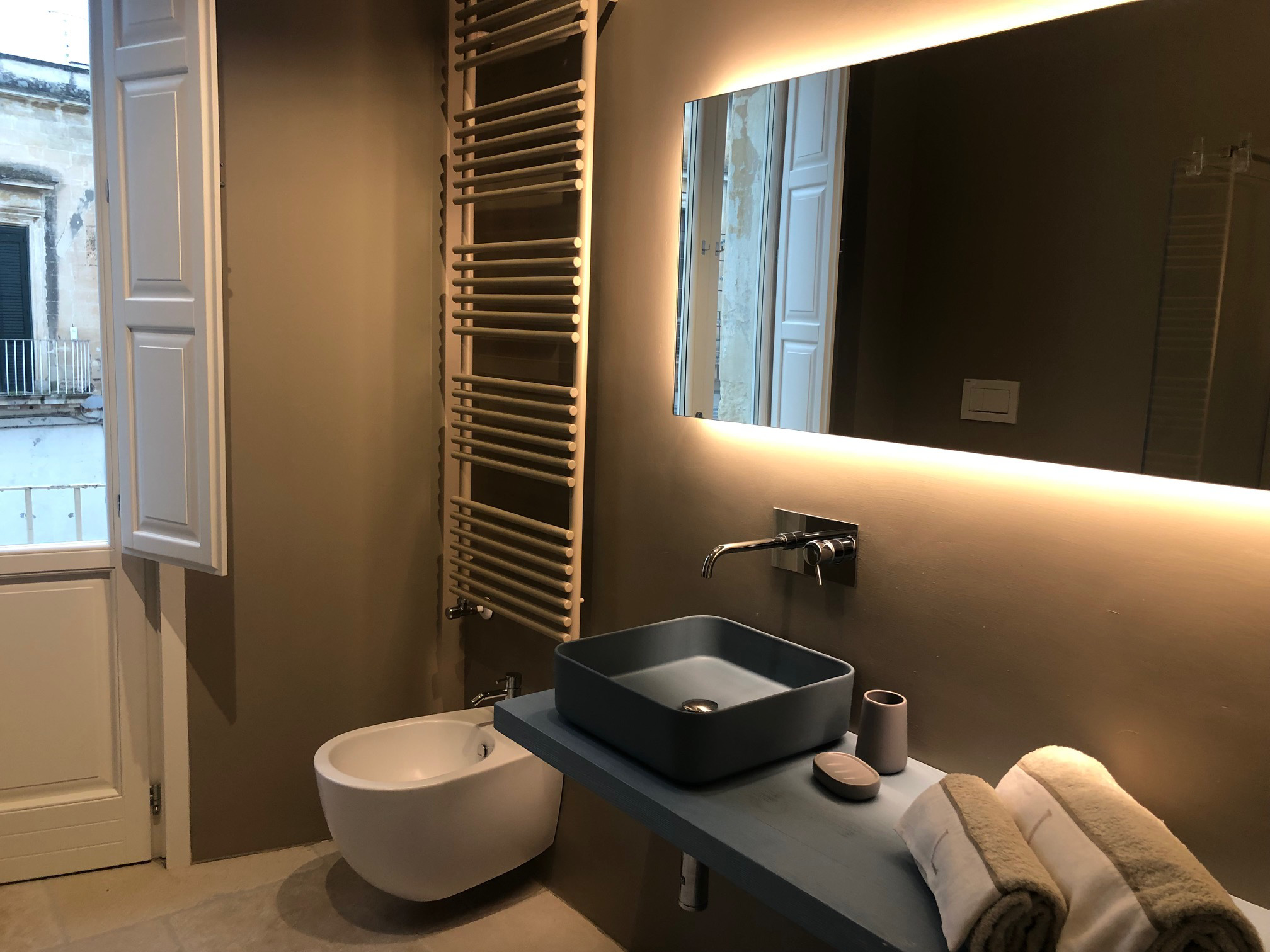 System.Collections.Generic.List`1[BluePillow.Application.SearchEngine.Dto.PhotoDto]?.ElementAt(2)?.Caption