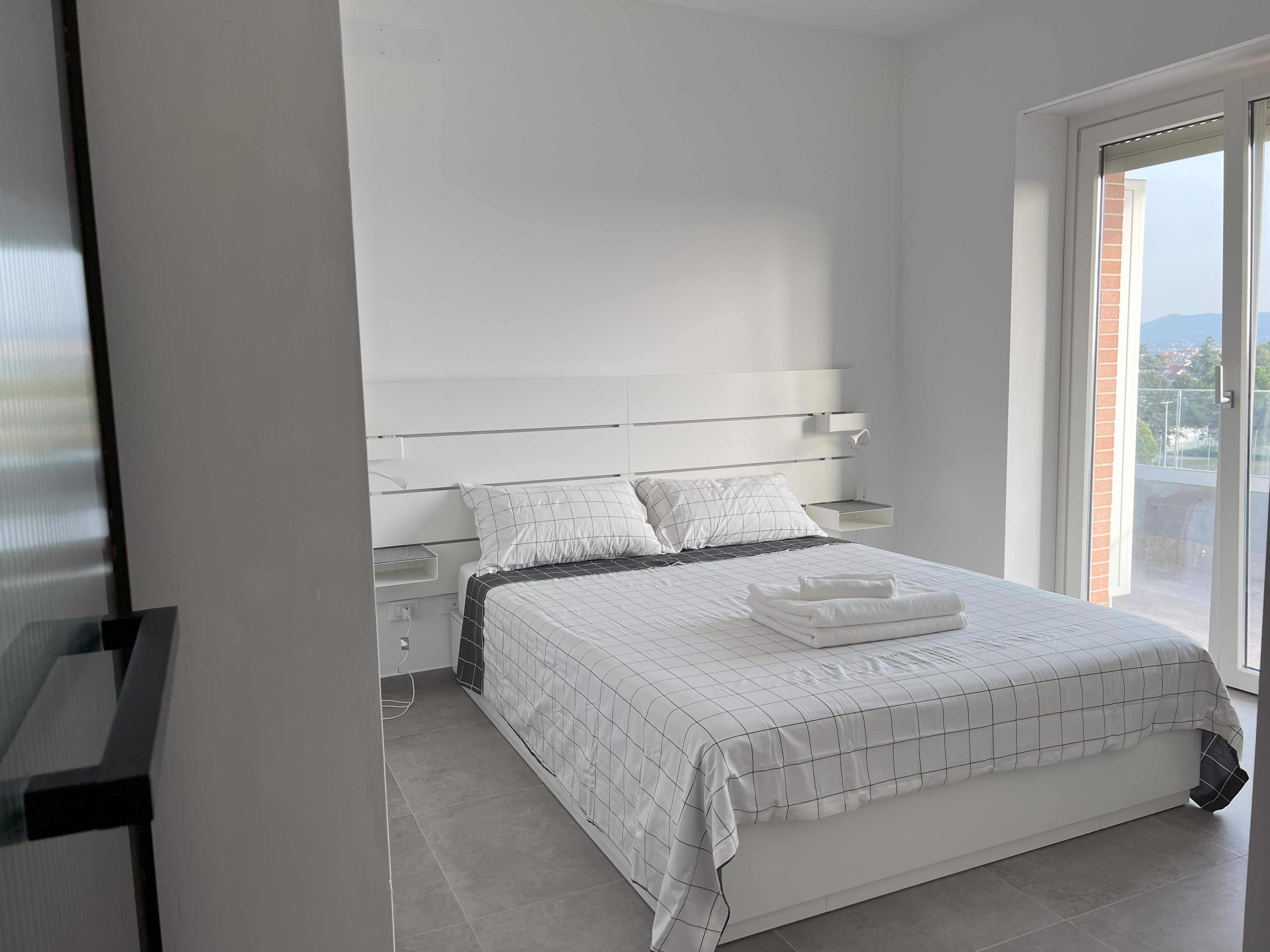 System.Collections.Generic.List`1[BluePillow.Application.SearchEngine.Dto.PhotoDto]?.ElementAt(2)?.Caption