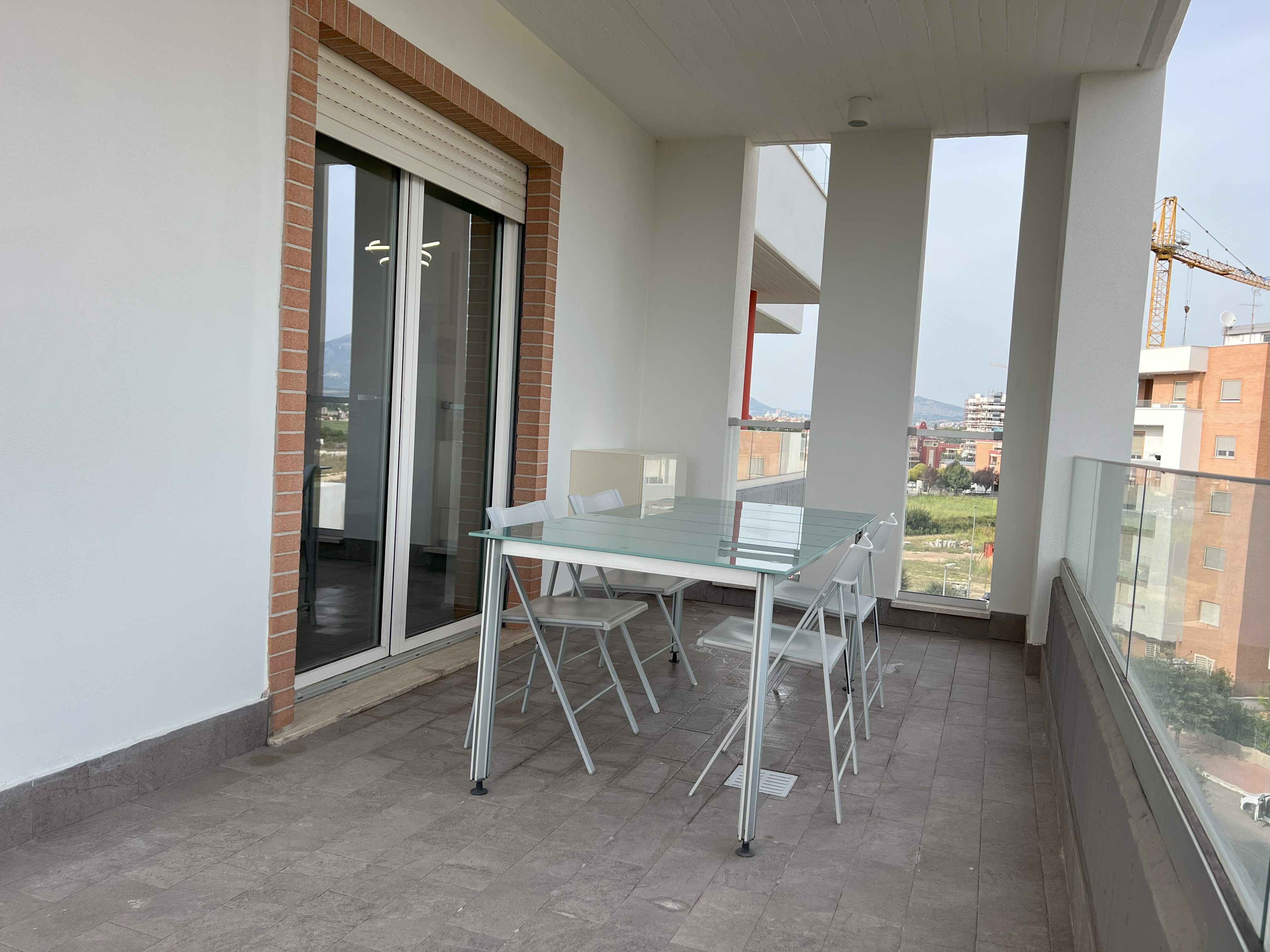 System.Collections.Generic.List`1[BluePillow.Application.SearchEngine.Dto.PhotoDto]?.ElementAt(1)?.Caption