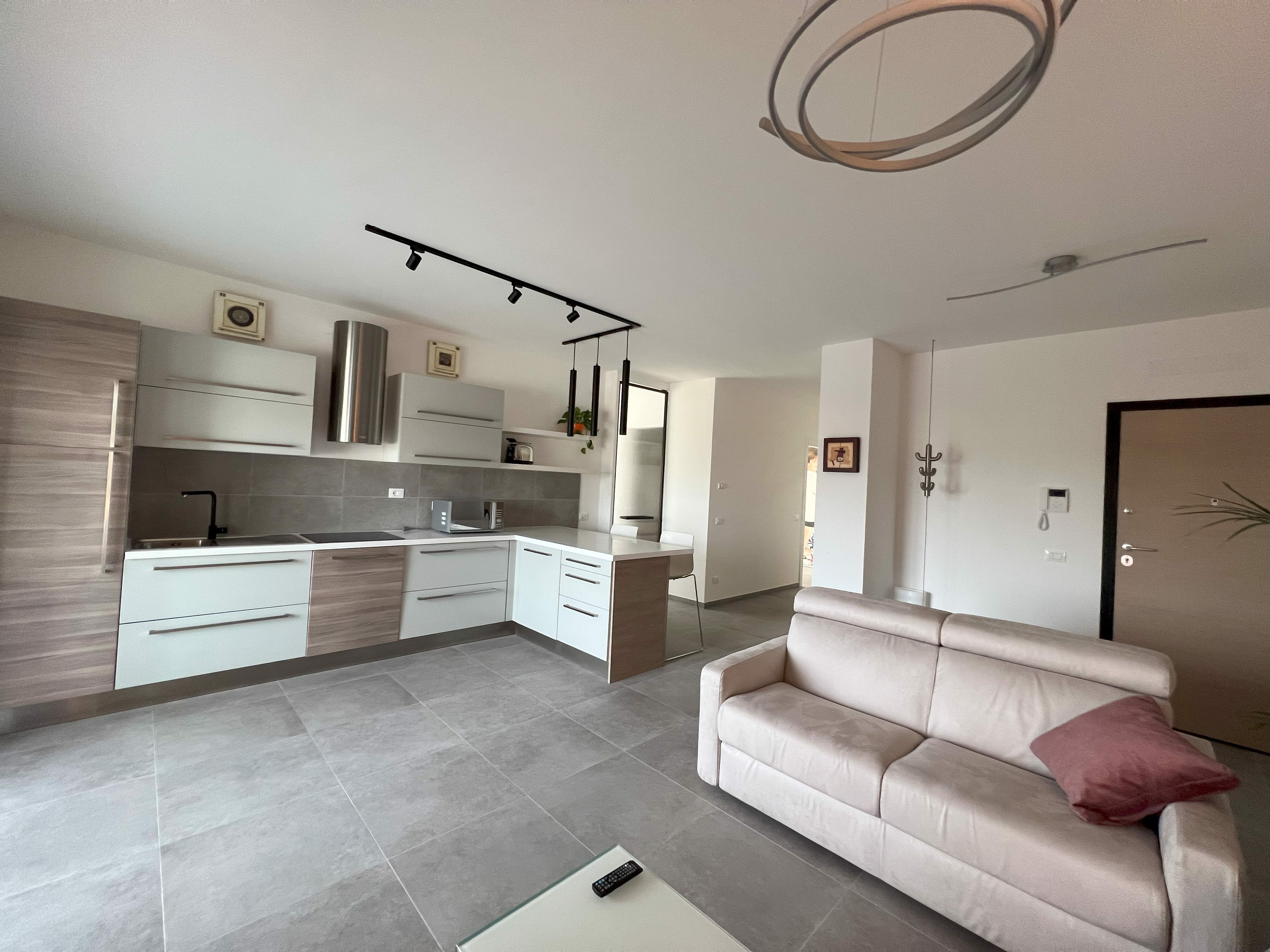 System.Collections.Generic.List`1[BluePillow.Application.SearchEngine.Dto.PhotoDto]?.ElementAt(0)?.Caption