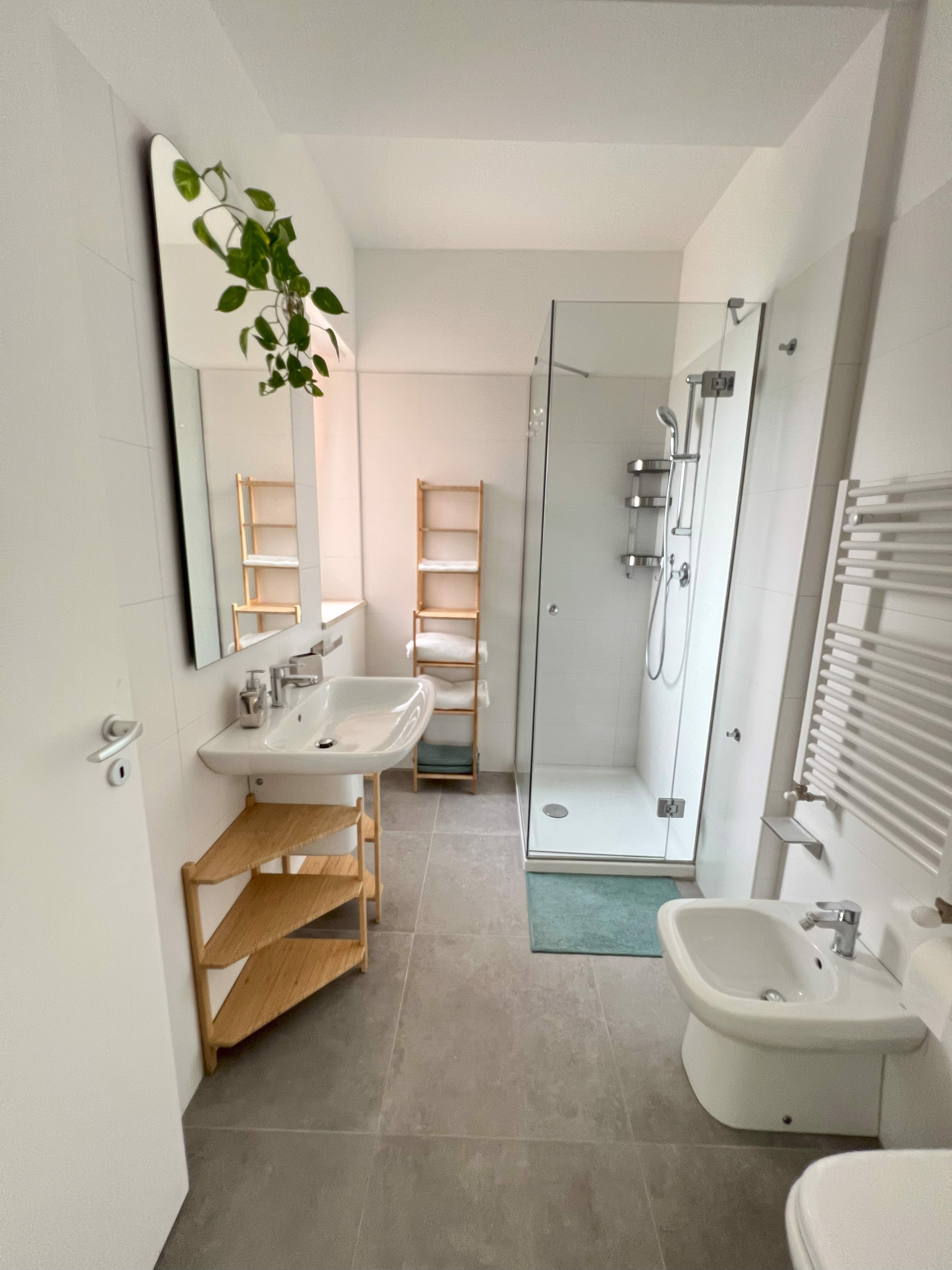 System.Collections.Generic.List`1[BluePillow.Application.SearchEngine.Dto.PhotoDto]?.ElementAt(3)?.Caption