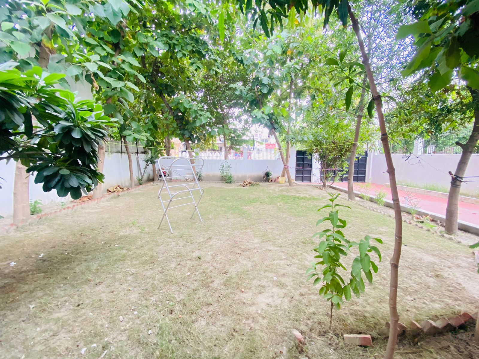 System.Collections.Generic.List`1[BluePillow.Application.SearchEngine.Dto.PhotoDto]?.ElementAt(2)?.Caption