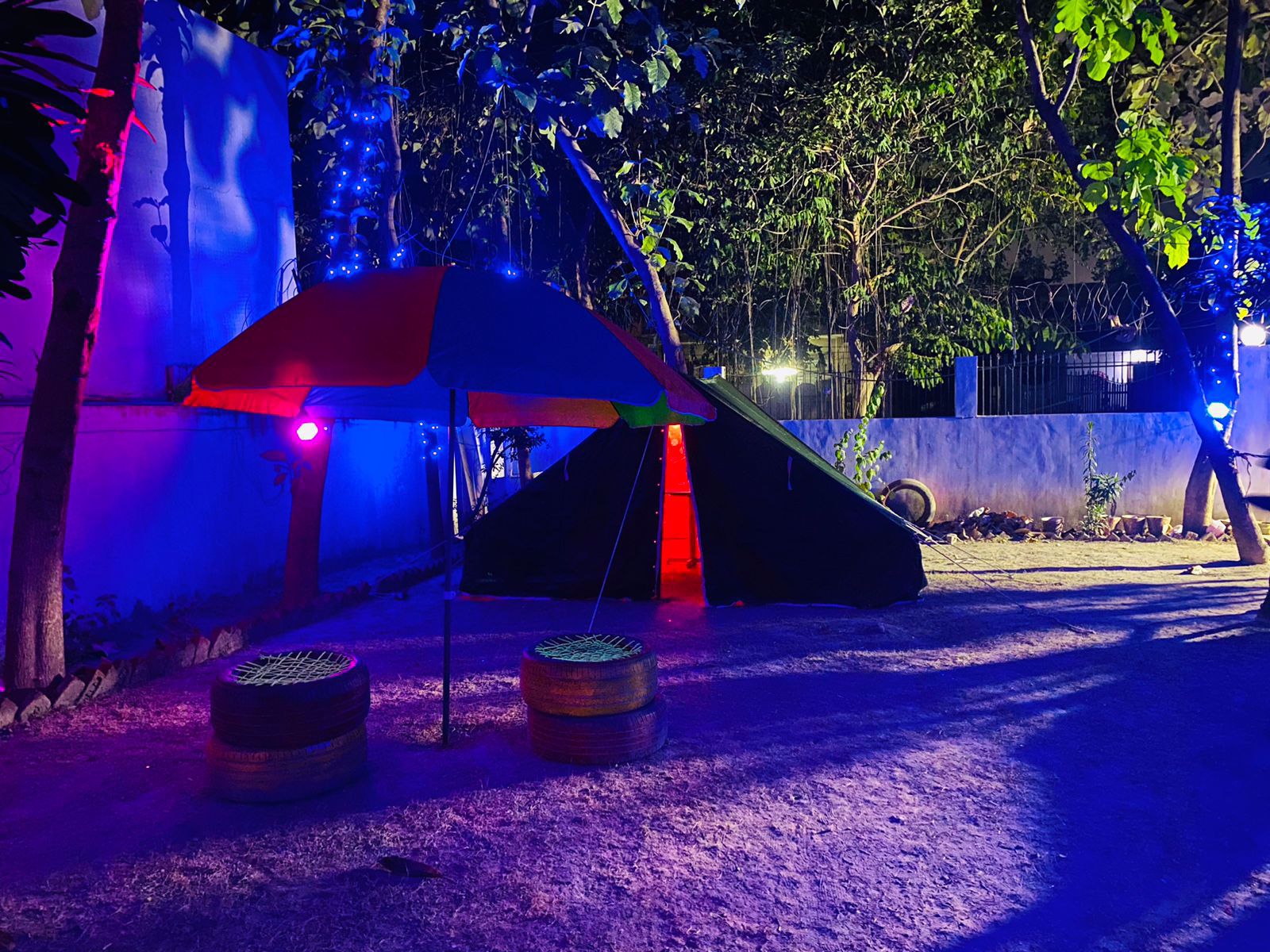 System.Collections.Generic.List`1[BluePillow.Application.SearchEngine.Dto.PhotoDto]?.ElementAt(3)?.Caption