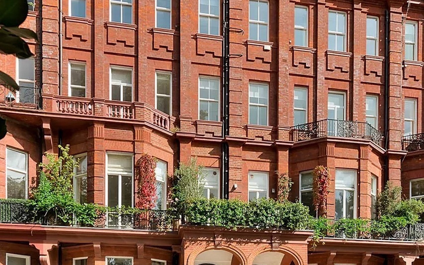 System.Collections.Generic.List`1[BluePillow.Application.SearchEngine.Dto.PhotoDto]?.ElementAt(1)?.Caption