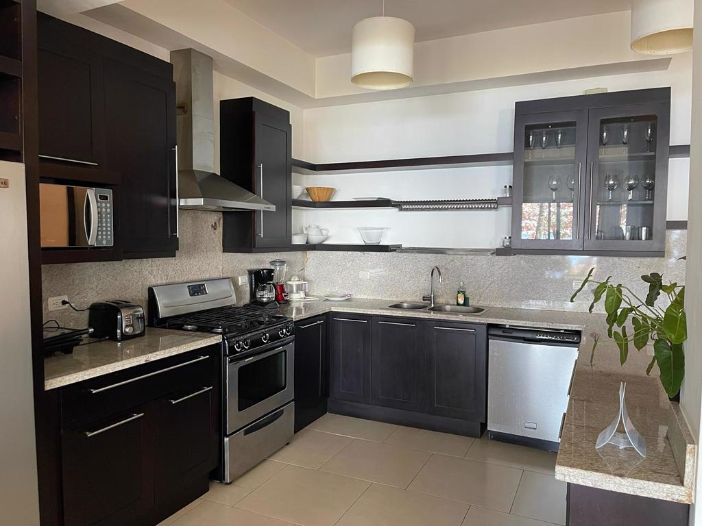 System.Collections.Generic.List`1[BluePillow.Application.SearchEngine.Dto.PhotoDto]?.ElementAt(2)?.Caption