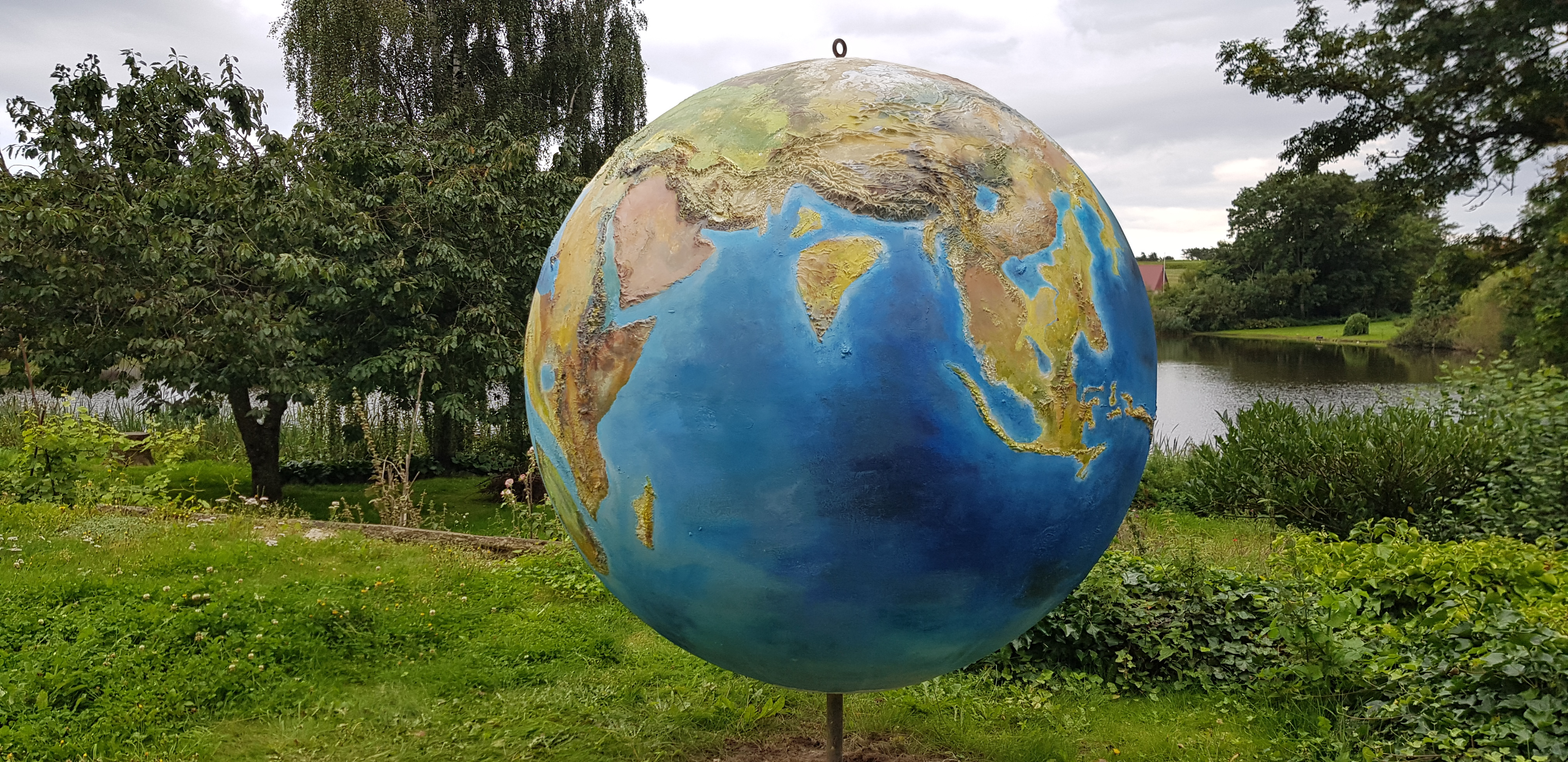 System.Collections.Generic.List`1[BluePillow.Application.SearchEngine.Dto.PhotoDto]?.ElementAt(1)?.Caption