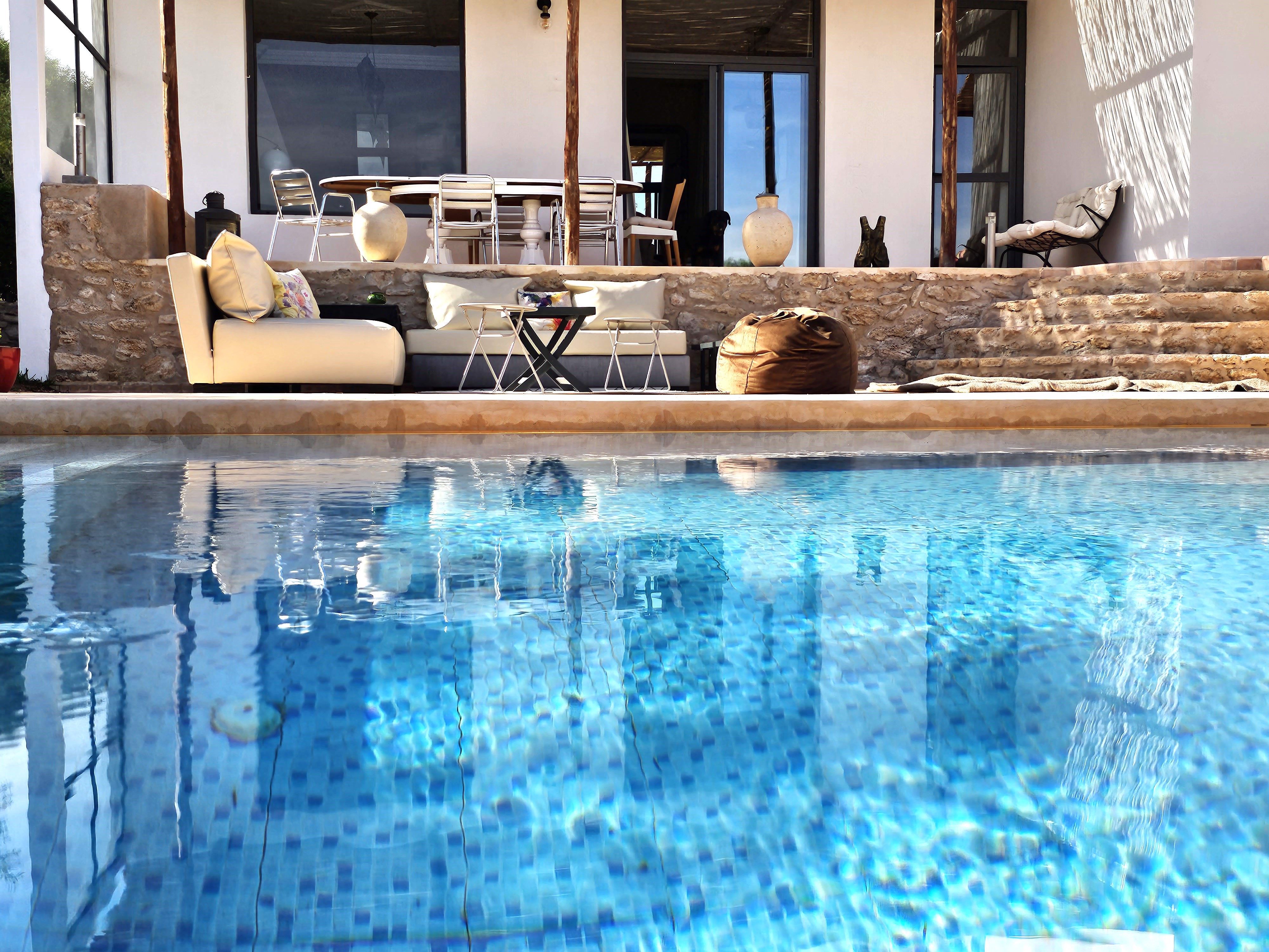 System.Collections.Generic.List`1[BluePillow.Application.SearchEngine.Dto.PhotoDto]?.ElementAt(2)?.Caption