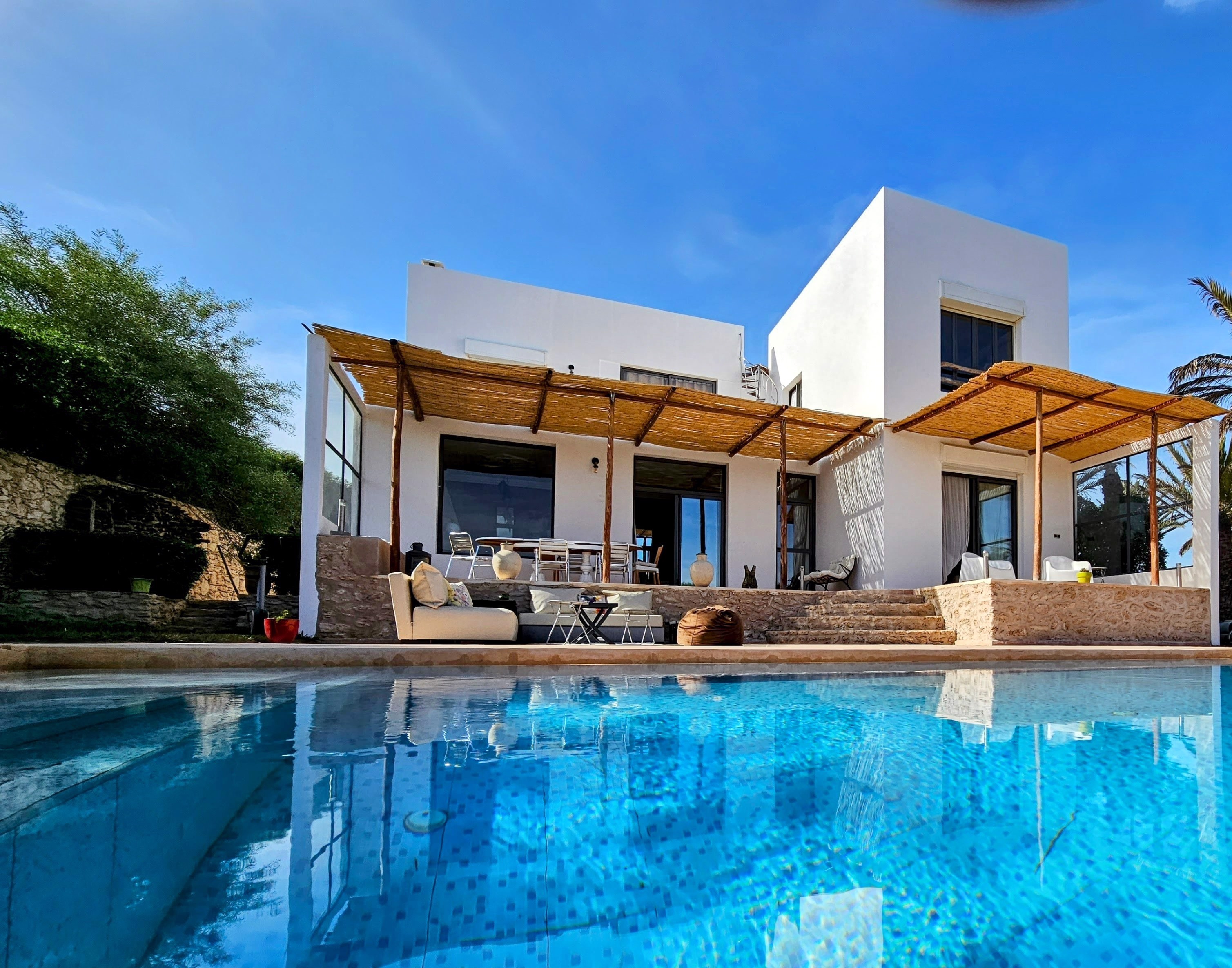 System.Collections.Generic.List`1[BluePillow.Application.SearchEngine.Dto.PhotoDto]?.ElementAt(1)?.Caption