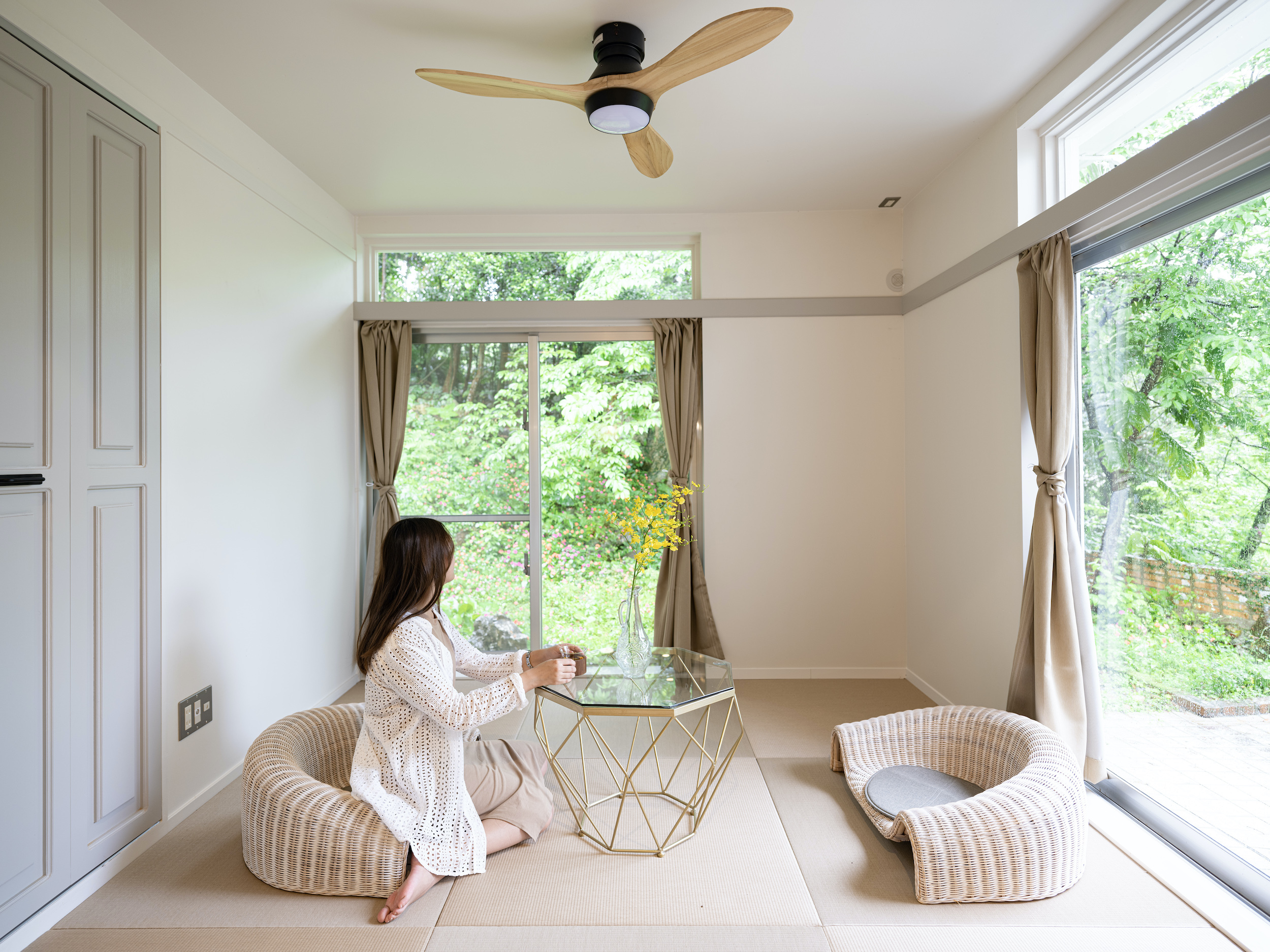 System.Collections.Generic.List`1[BluePillow.Application.SearchEngine.Dto.PhotoDto]?.ElementAt(1)?.Caption