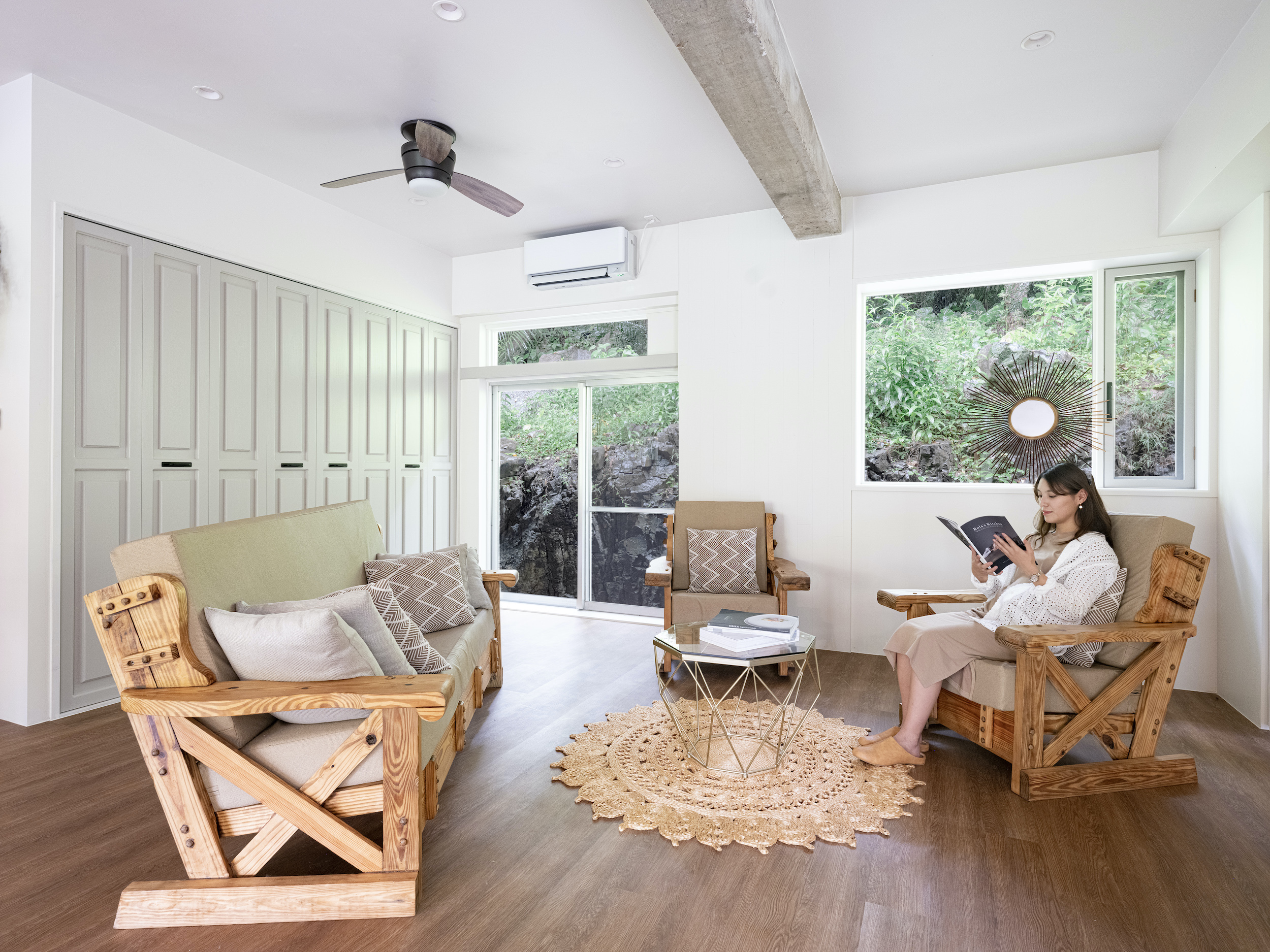 System.Collections.Generic.List`1[BluePillow.Application.SearchEngine.Dto.PhotoDto]?.ElementAt(0)?.Caption