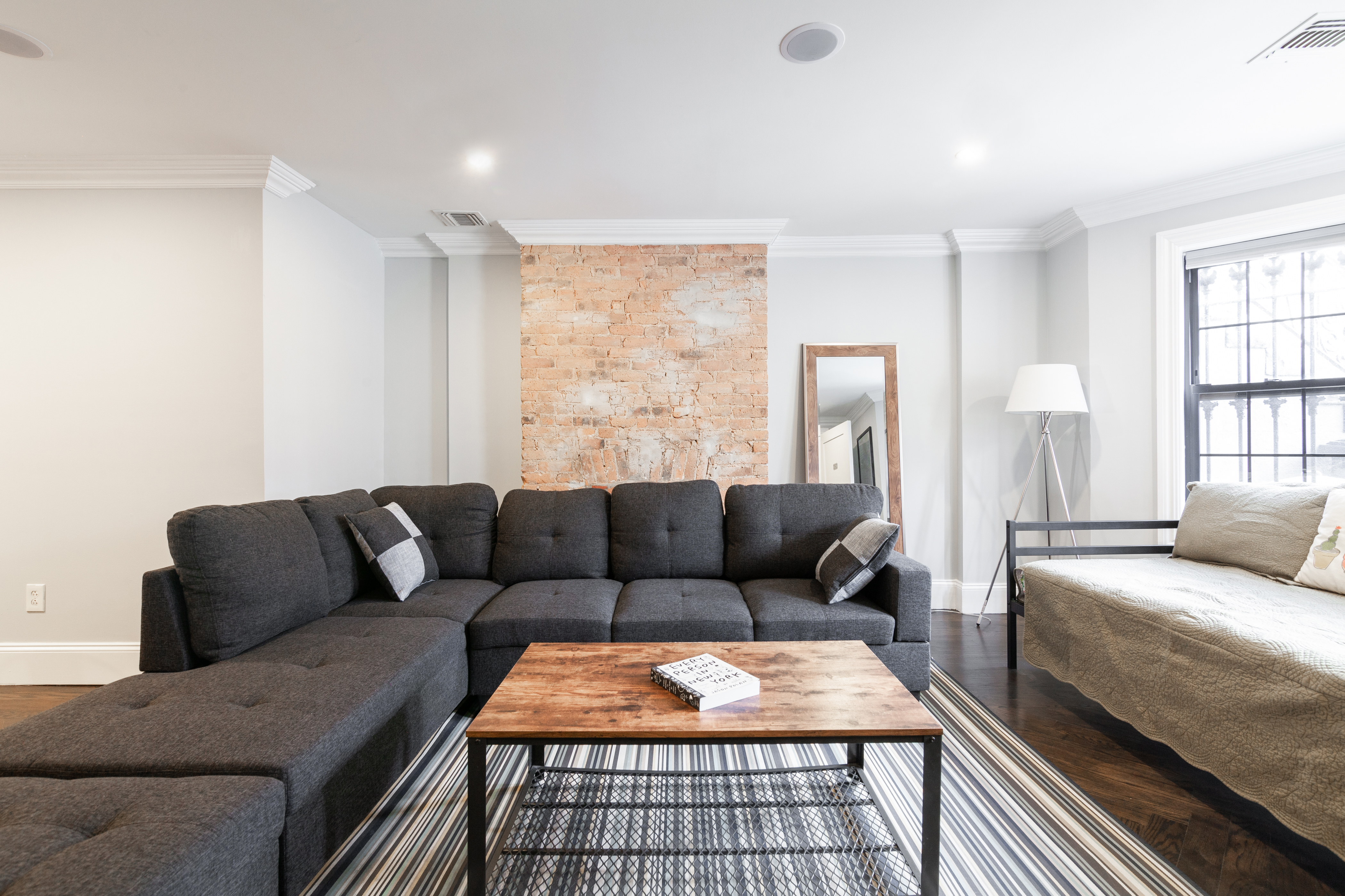 System.Collections.Generic.List`1[BluePillow.Application.SearchEngine.Dto.PhotoDto]?.ElementAt(1)?.Caption