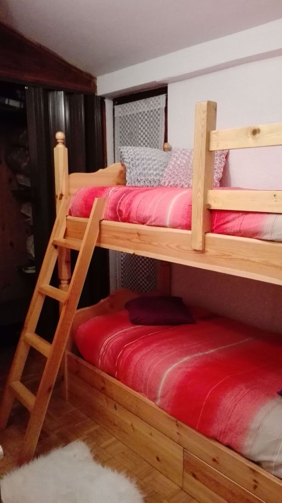 System.Collections.Generic.List`1[BluePillow.Application.SearchEngine.Dto.PhotoDto]?.ElementAt(3)?.Caption