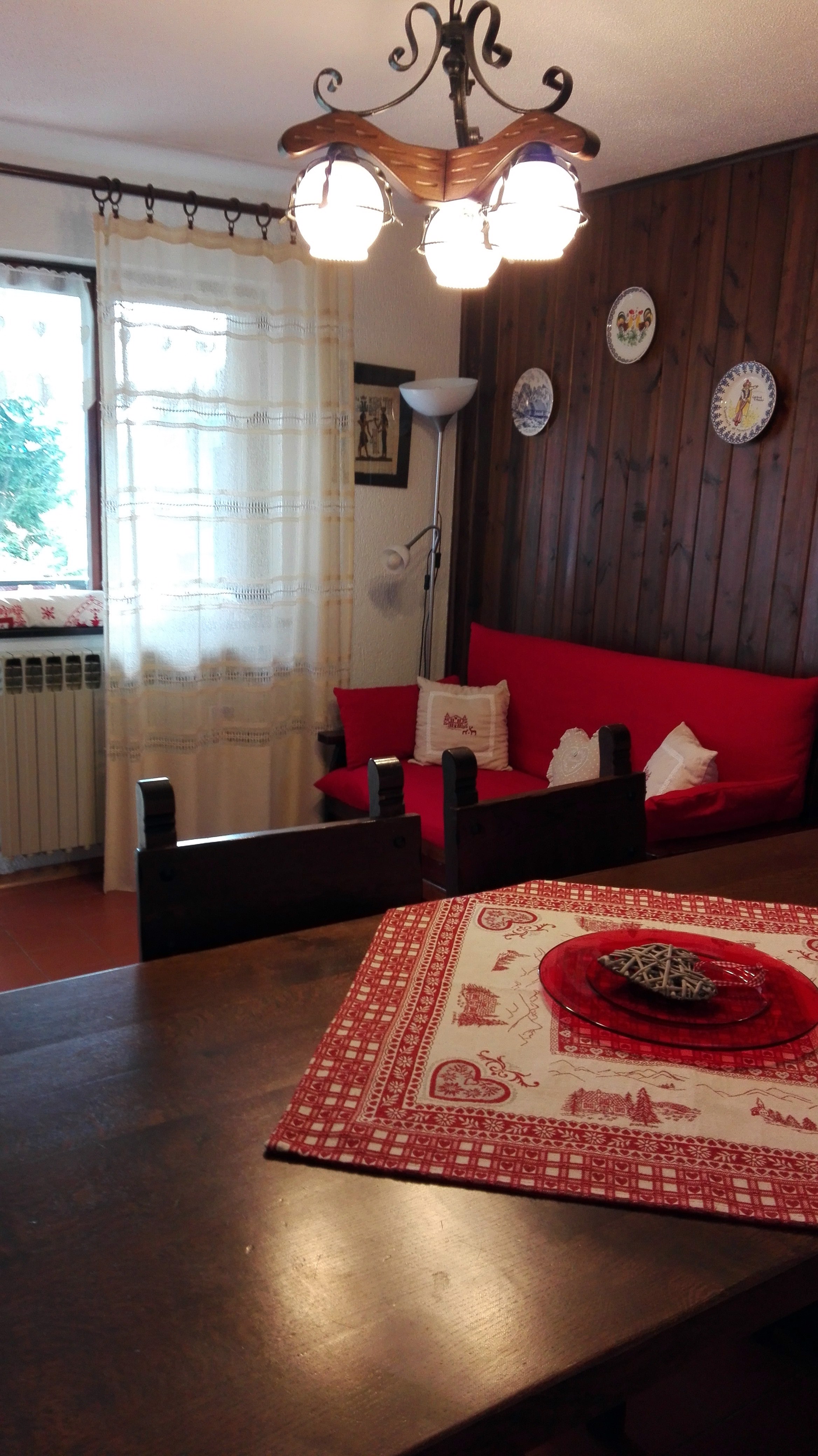 System.Collections.Generic.List`1[BluePillow.Application.SearchEngine.Dto.PhotoDto]?.ElementAt(1)?.Caption