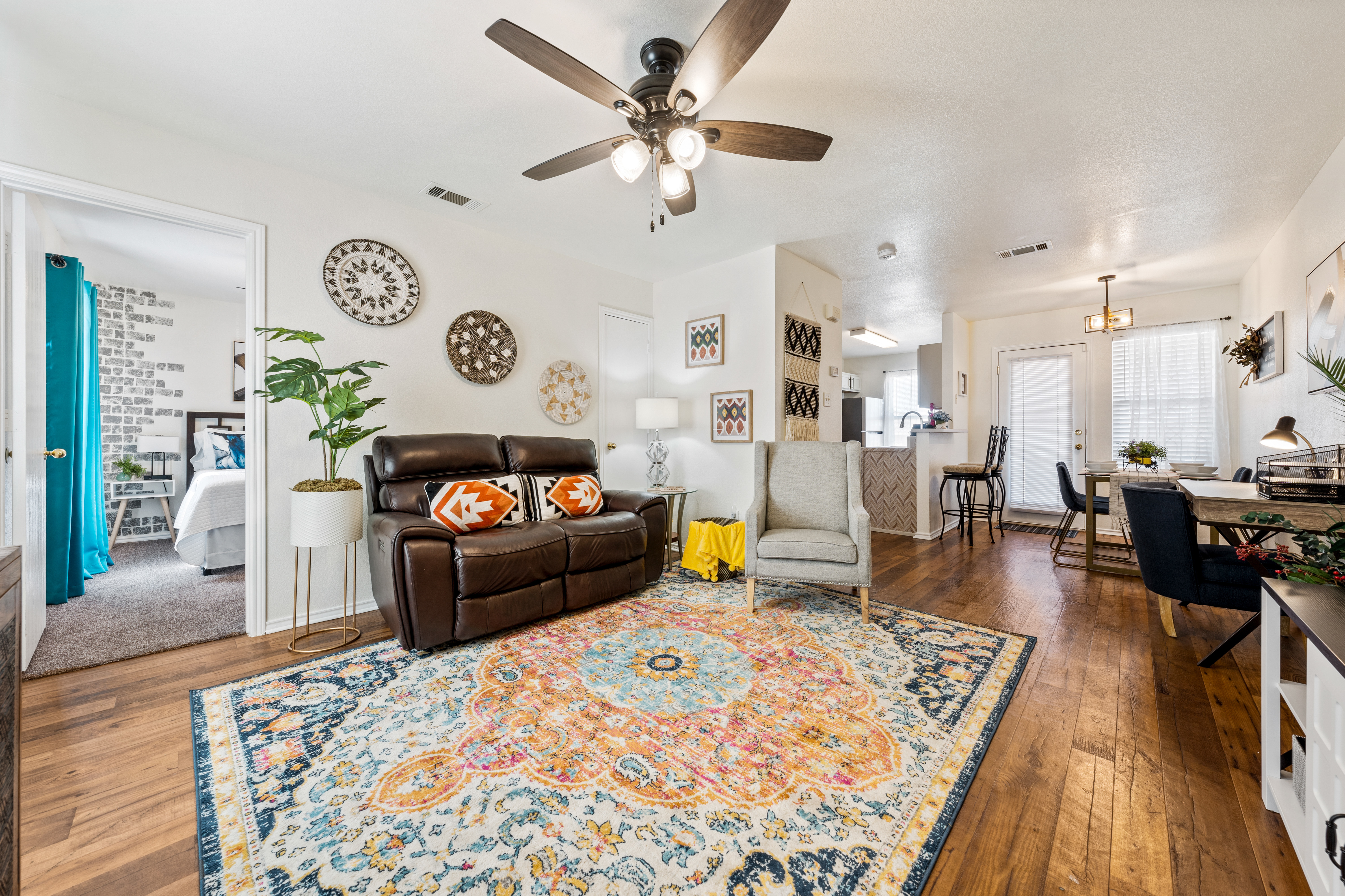 System.Collections.Generic.List`1[BluePillow.Application.SearchEngine.Dto.PhotoDto]?.ElementAt(1)?.Caption