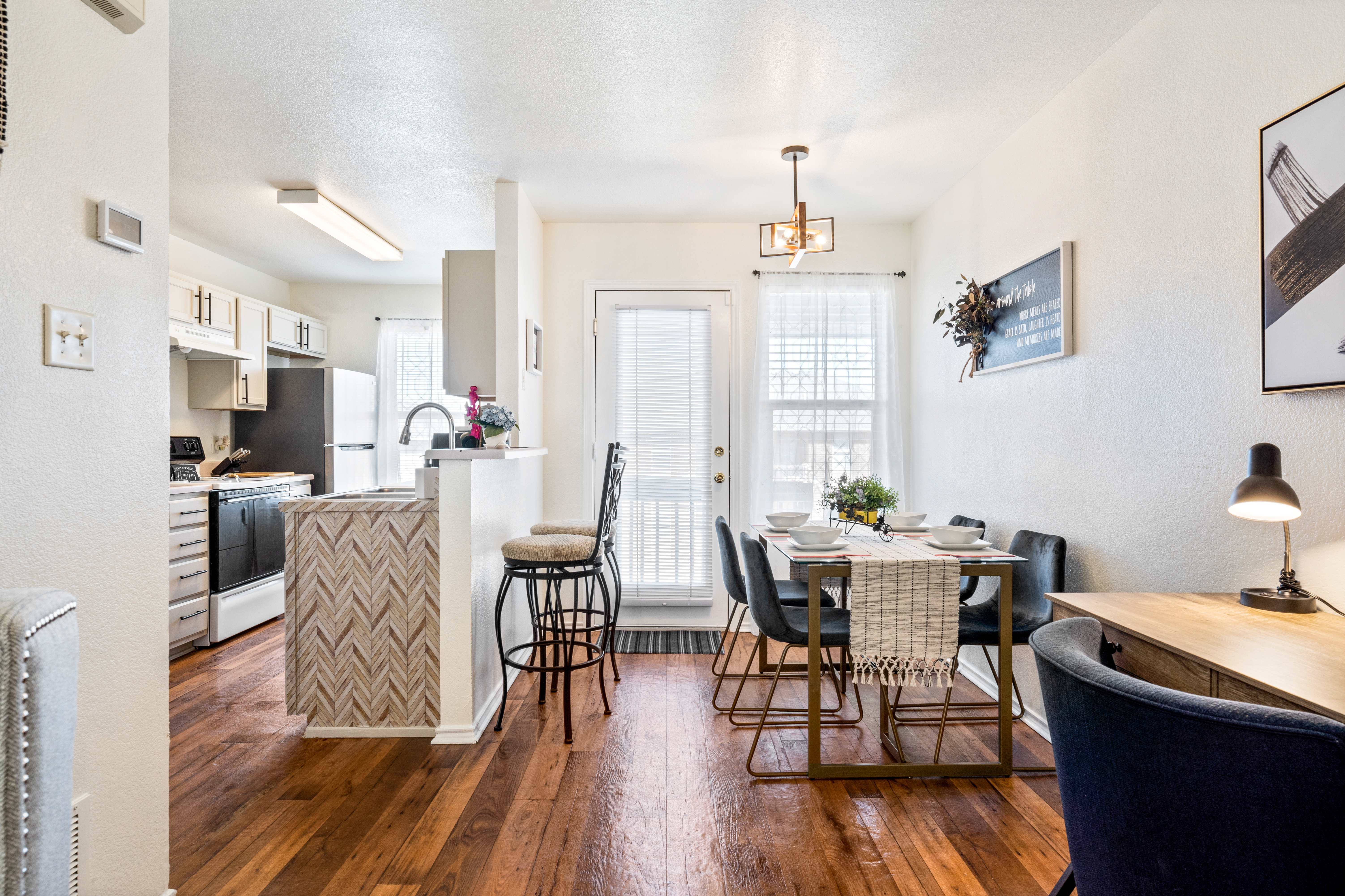 System.Collections.Generic.List`1[BluePillow.Application.SearchEngine.Dto.PhotoDto]?.ElementAt(3)?.Caption