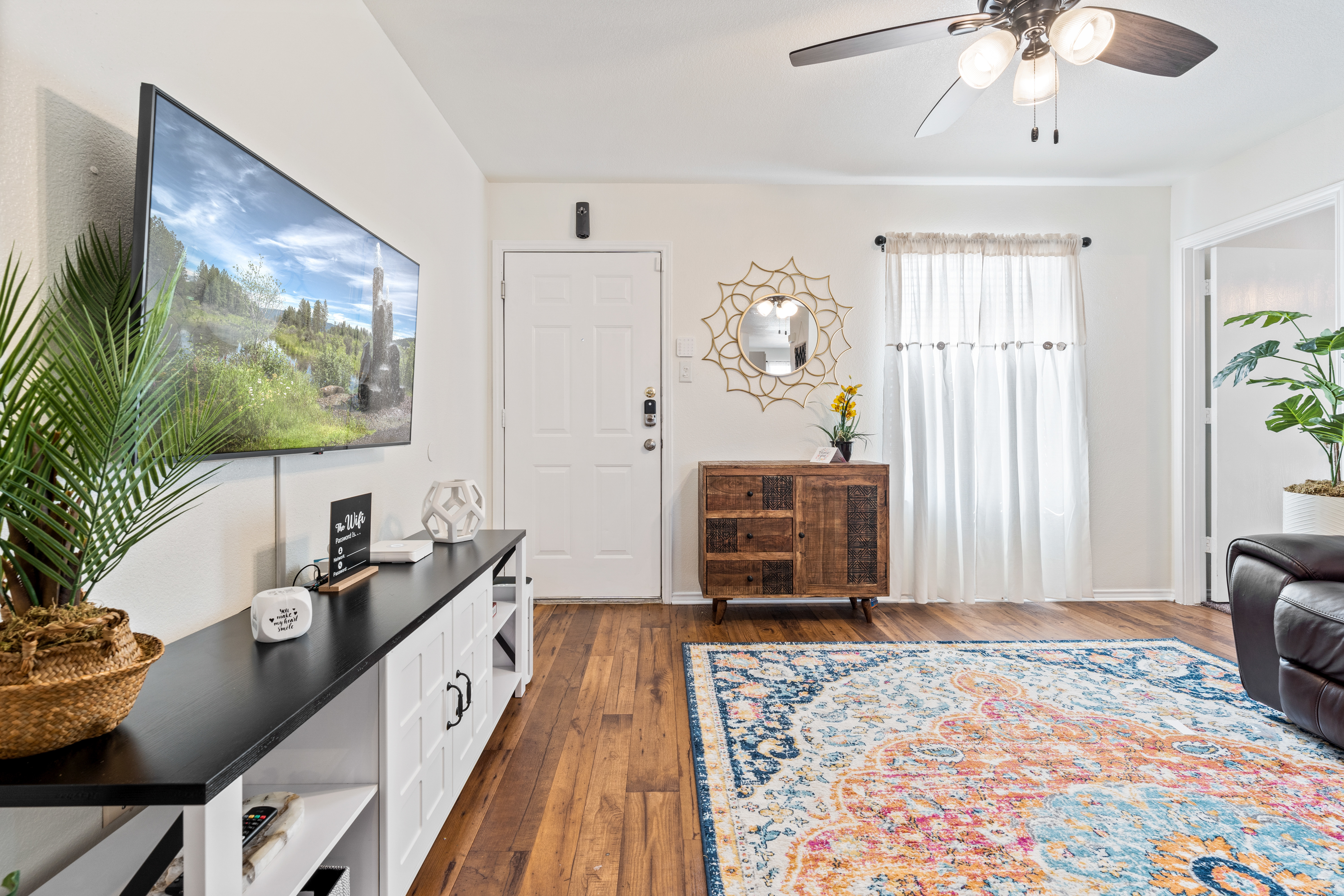 System.Collections.Generic.List`1[BluePillow.Application.SearchEngine.Dto.PhotoDto]?.ElementAt(0)?.Caption