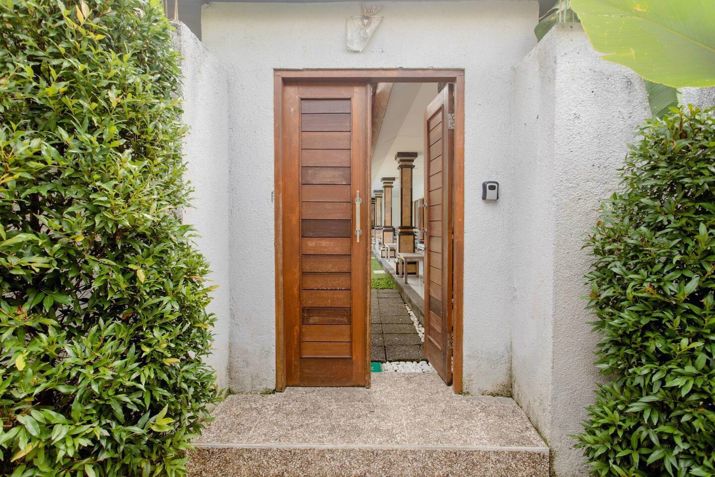 System.Collections.Generic.List`1[BluePillow.Application.SearchEngine.Dto.PhotoDto]?.ElementAt(3)?.Caption