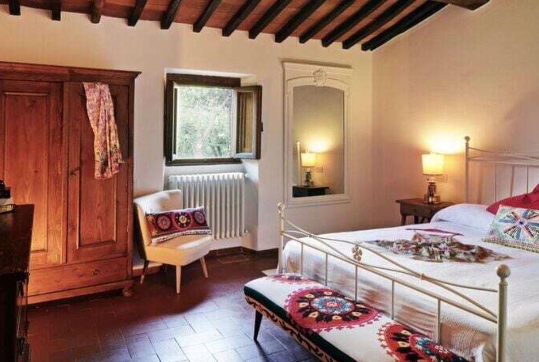 System.Collections.Generic.List`1[BluePillow.Application.SearchEngine.Dto.PhotoDto]?.ElementAt(1)?.Caption