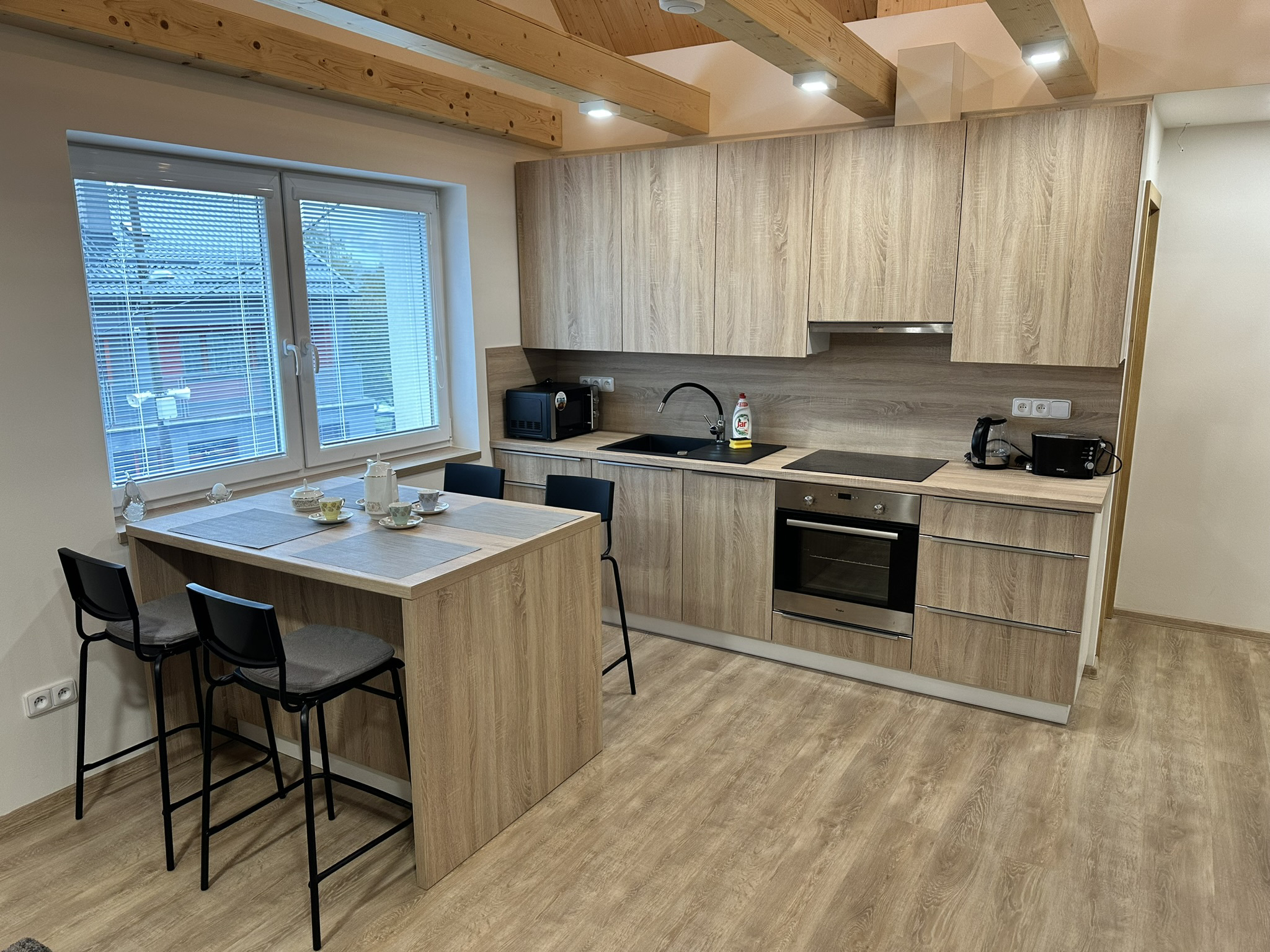 System.Collections.Generic.List`1[BluePillow.Application.SearchEngine.Dto.PhotoDto]?.ElementAt(2)?.Caption