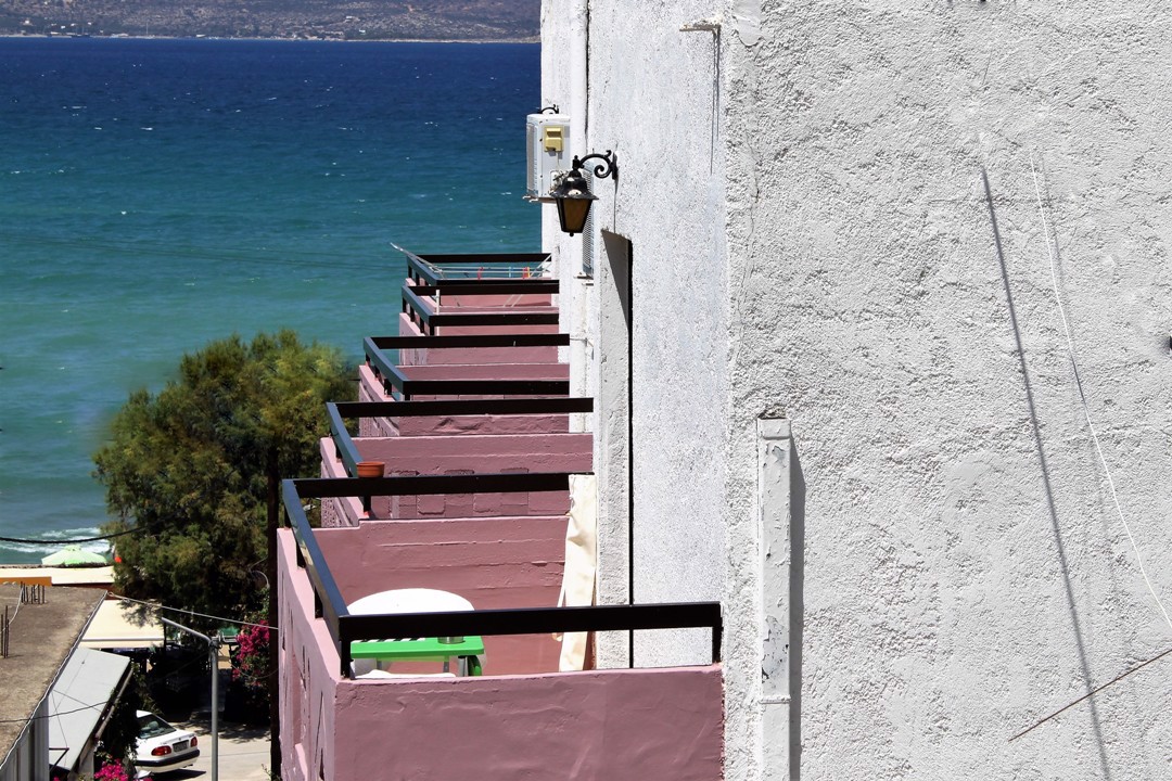 System.Collections.Generic.List`1[BluePillow.Application.SearchEngine.Dto.PhotoDto]?.ElementAt(0)?.Caption