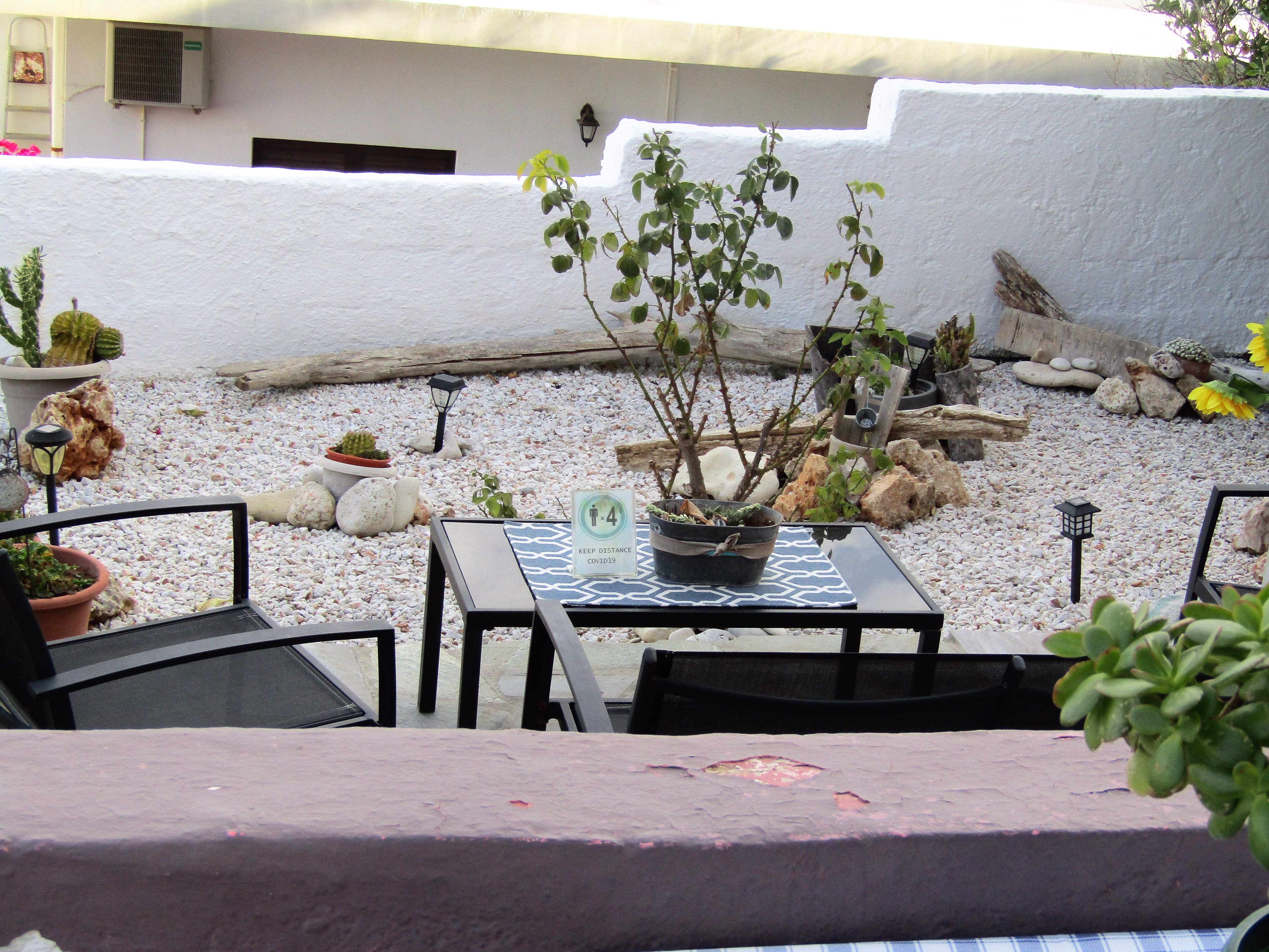 System.Collections.Generic.List`1[BluePillow.Application.SearchEngine.Dto.PhotoDto]?.ElementAt(1)?.Caption