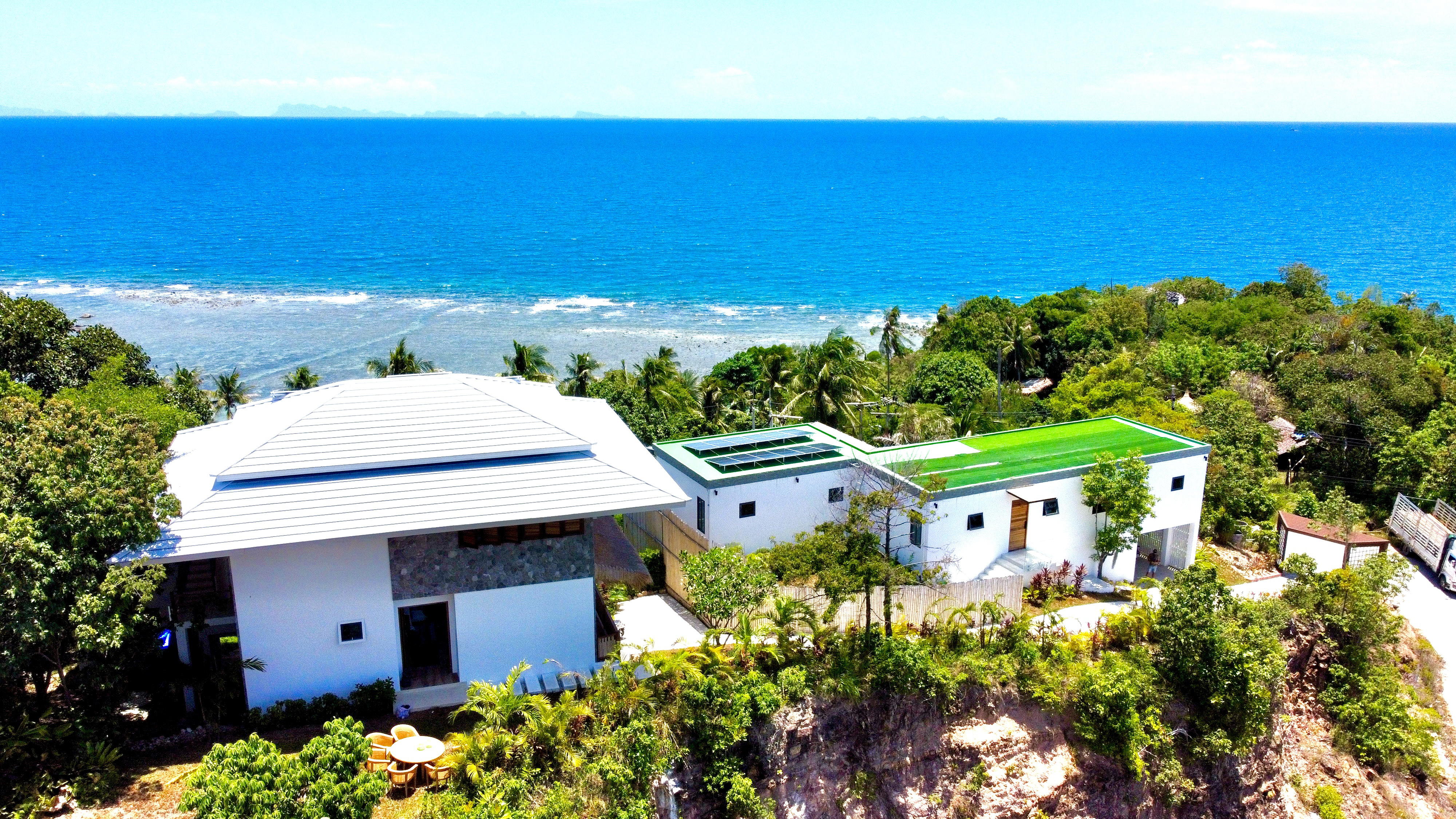 System.Collections.Generic.List`1[BluePillow.Application.SearchEngine.Dto.PhotoDto]?.ElementAt(3)?.Caption