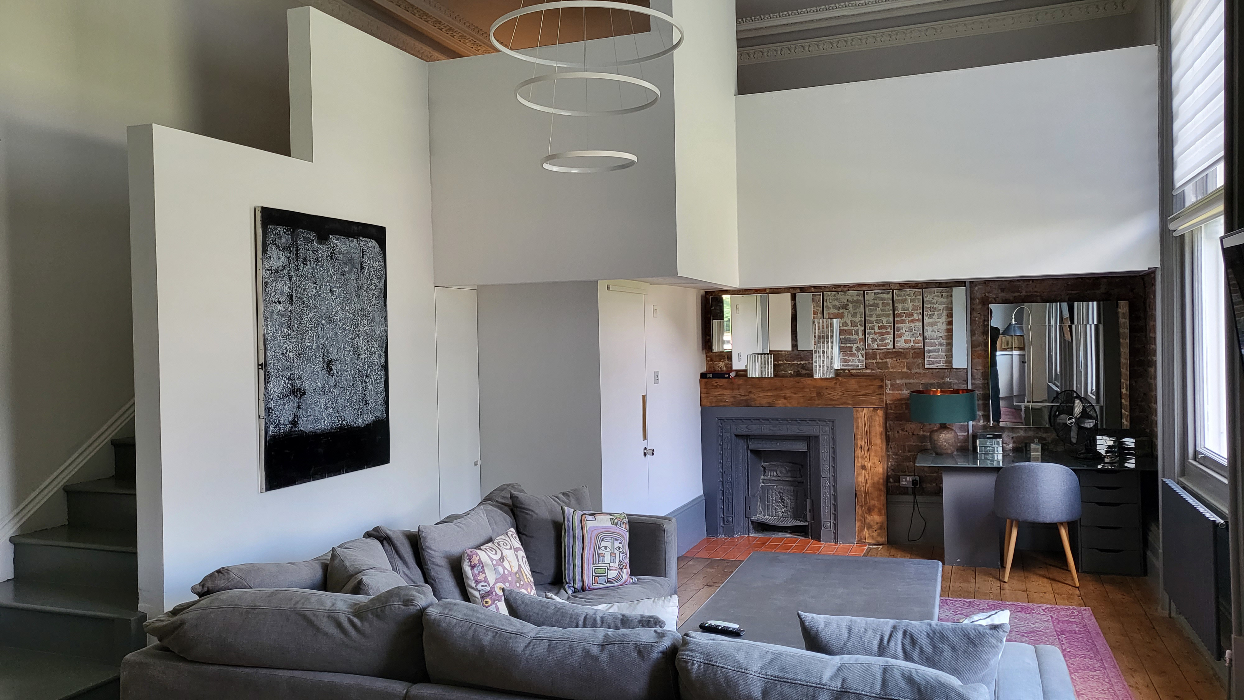 System.Collections.Generic.List`1[BluePillow.Application.SearchEngine.Dto.PhotoDto]?.ElementAt(1)?.Caption