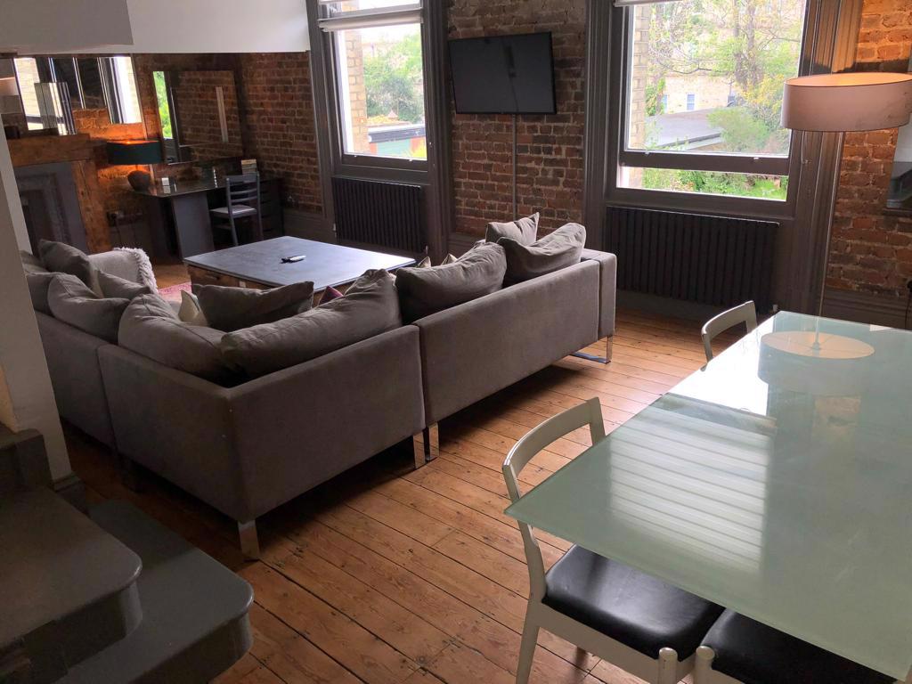 System.Collections.Generic.List`1[BluePillow.Application.SearchEngine.Dto.PhotoDto]?.ElementAt(2)?.Caption