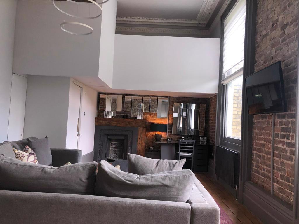 System.Collections.Generic.List`1[BluePillow.Application.SearchEngine.Dto.PhotoDto]?.ElementAt(3)?.Caption