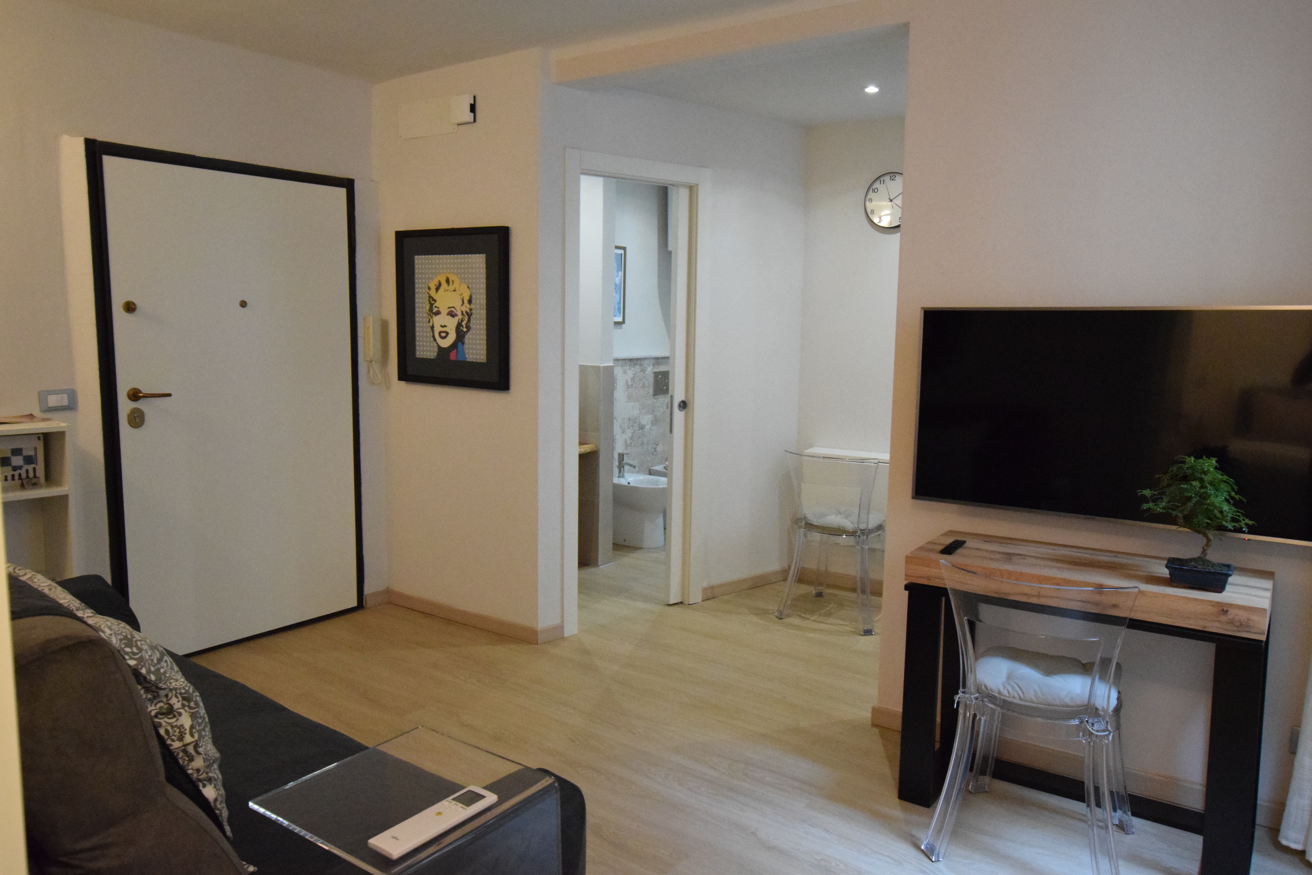 System.Collections.Generic.List`1[BluePillow.Application.SearchEngine.Dto.PhotoDto]?.ElementAt(1)?.Caption