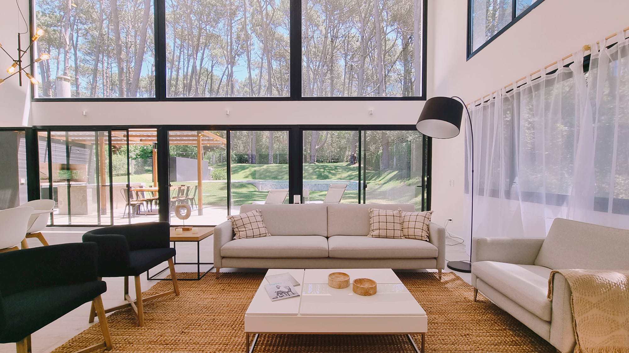 System.Collections.Generic.List`1[BluePillow.Application.SearchEngine.Dto.PhotoDto]?.ElementAt(2)?.Caption