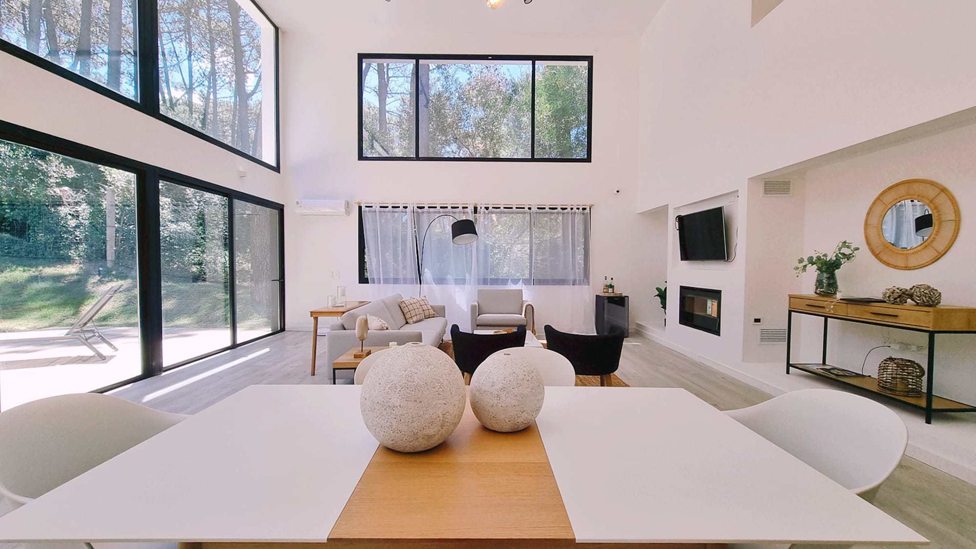 System.Collections.Generic.List`1[BluePillow.Application.SearchEngine.Dto.PhotoDto]?.ElementAt(3)?.Caption