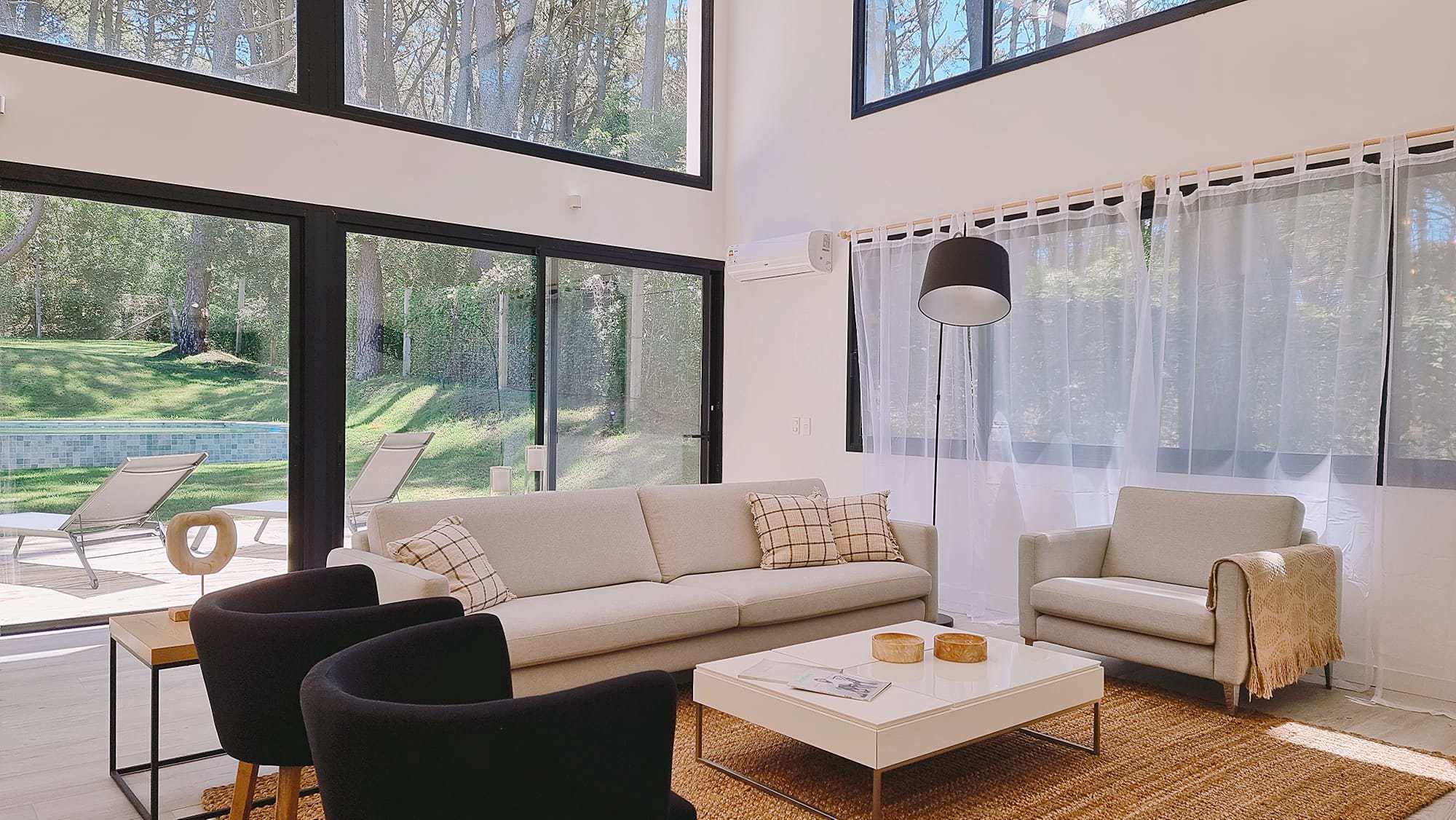 System.Collections.Generic.List`1[BluePillow.Application.SearchEngine.Dto.PhotoDto]?.ElementAt(1)?.Caption