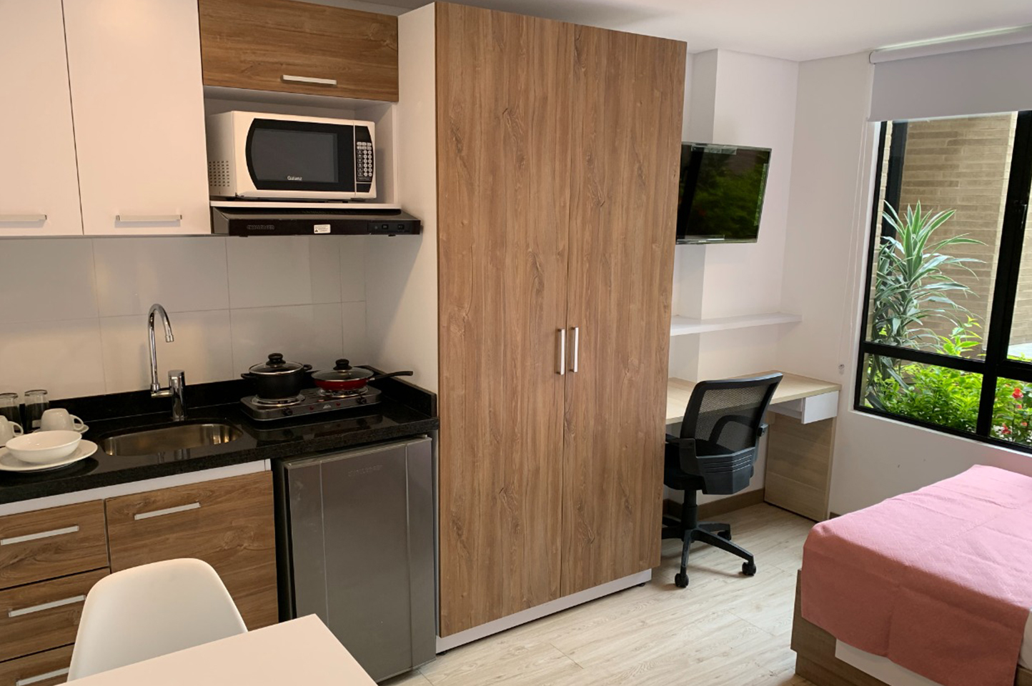 System.Collections.Generic.List`1[BluePillow.Application.SearchEngine.Dto.PhotoDto]?.ElementAt(0)?.Caption