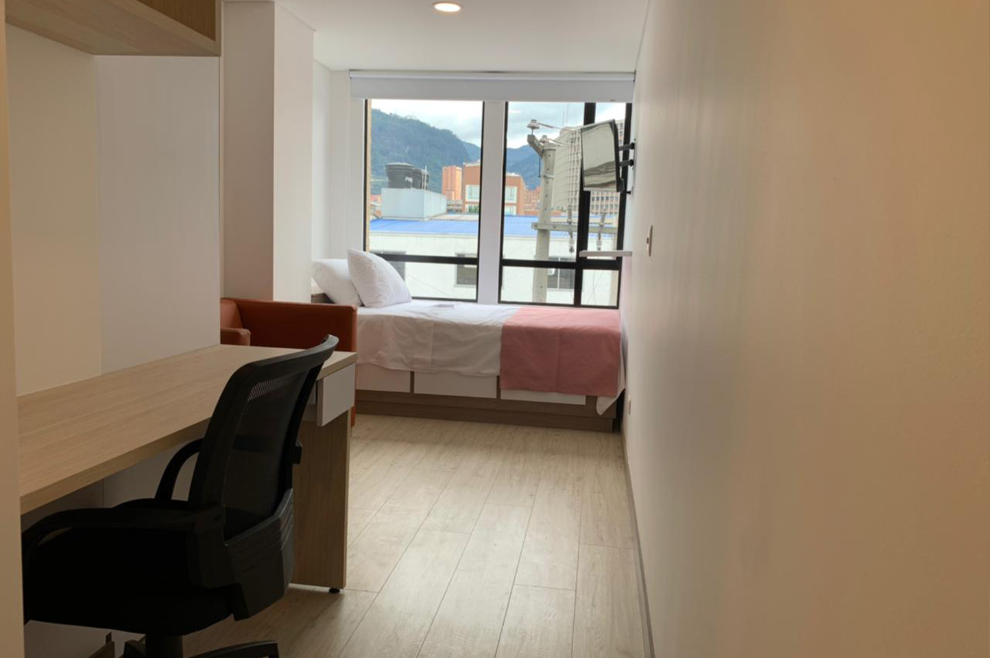 System.Collections.Generic.List`1[BluePillow.Application.SearchEngine.Dto.PhotoDto]?.ElementAt(2)?.Caption