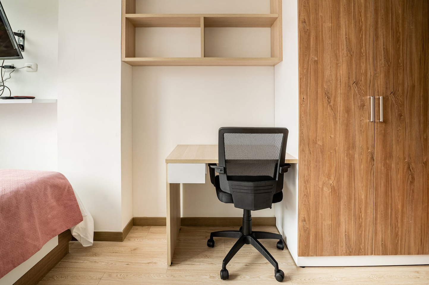 System.Collections.Generic.List`1[BluePillow.Application.SearchEngine.Dto.PhotoDto]?.ElementAt(1)?.Caption