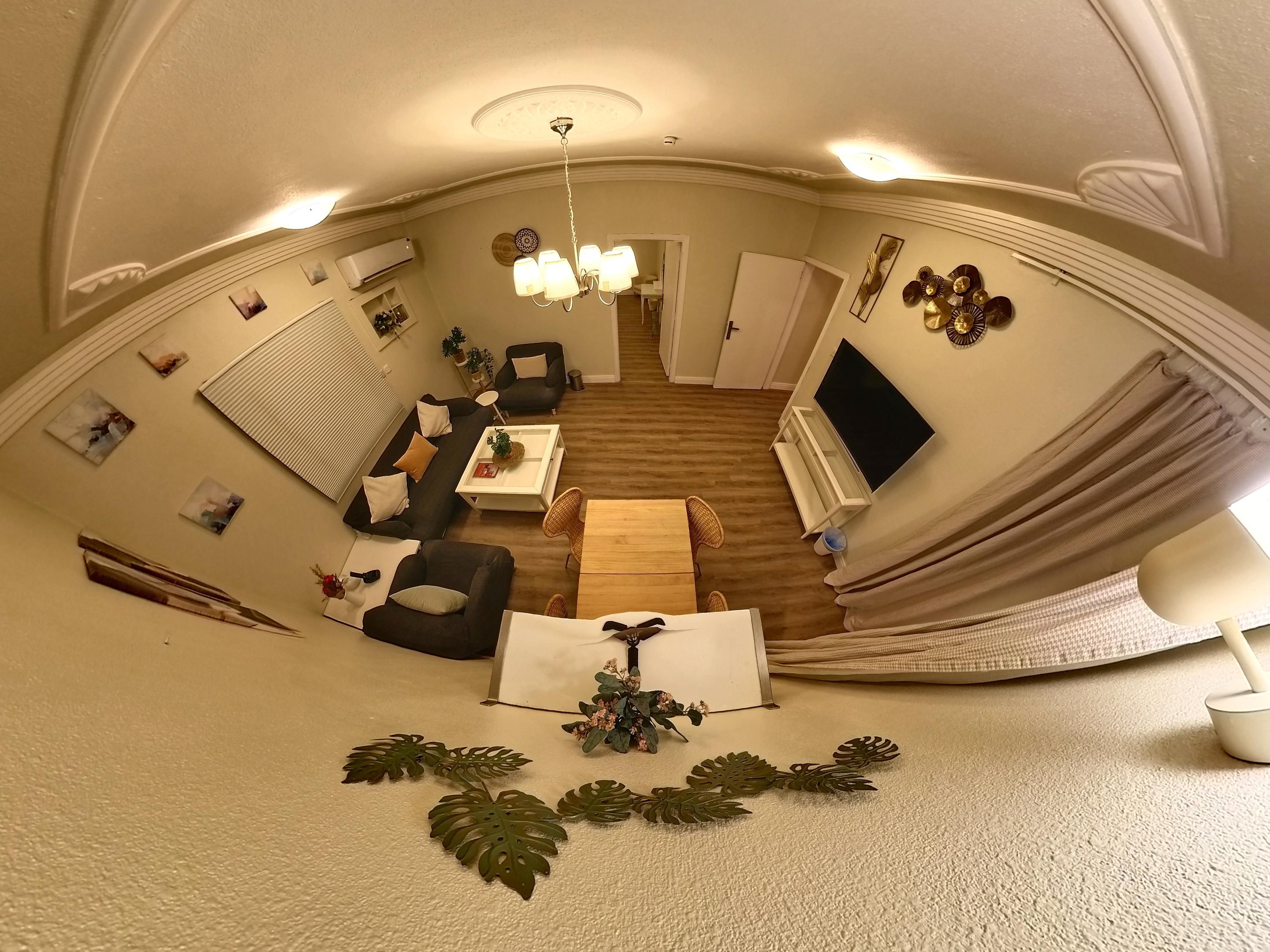 System.Collections.Generic.List`1[BluePillow.Application.SearchEngine.Dto.PhotoDto]?.ElementAt(3)?.Caption