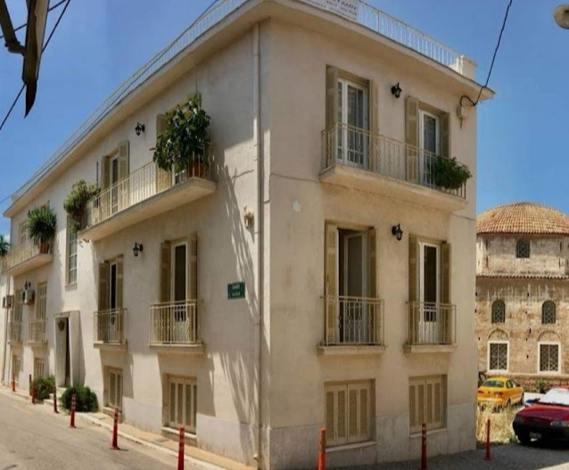 System.Collections.Generic.List`1[BluePillow.Application.SearchEngine.Dto.PhotoDto]?.ElementAt(0)?.Caption