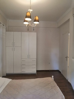 System.Collections.Generic.List`1[BluePillow.Application.SearchEngine.Dto.PhotoDto]?.ElementAt(1)?.Caption