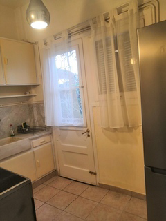 System.Collections.Generic.List`1[BluePillow.Application.SearchEngine.Dto.PhotoDto]?.ElementAt(3)?.Caption