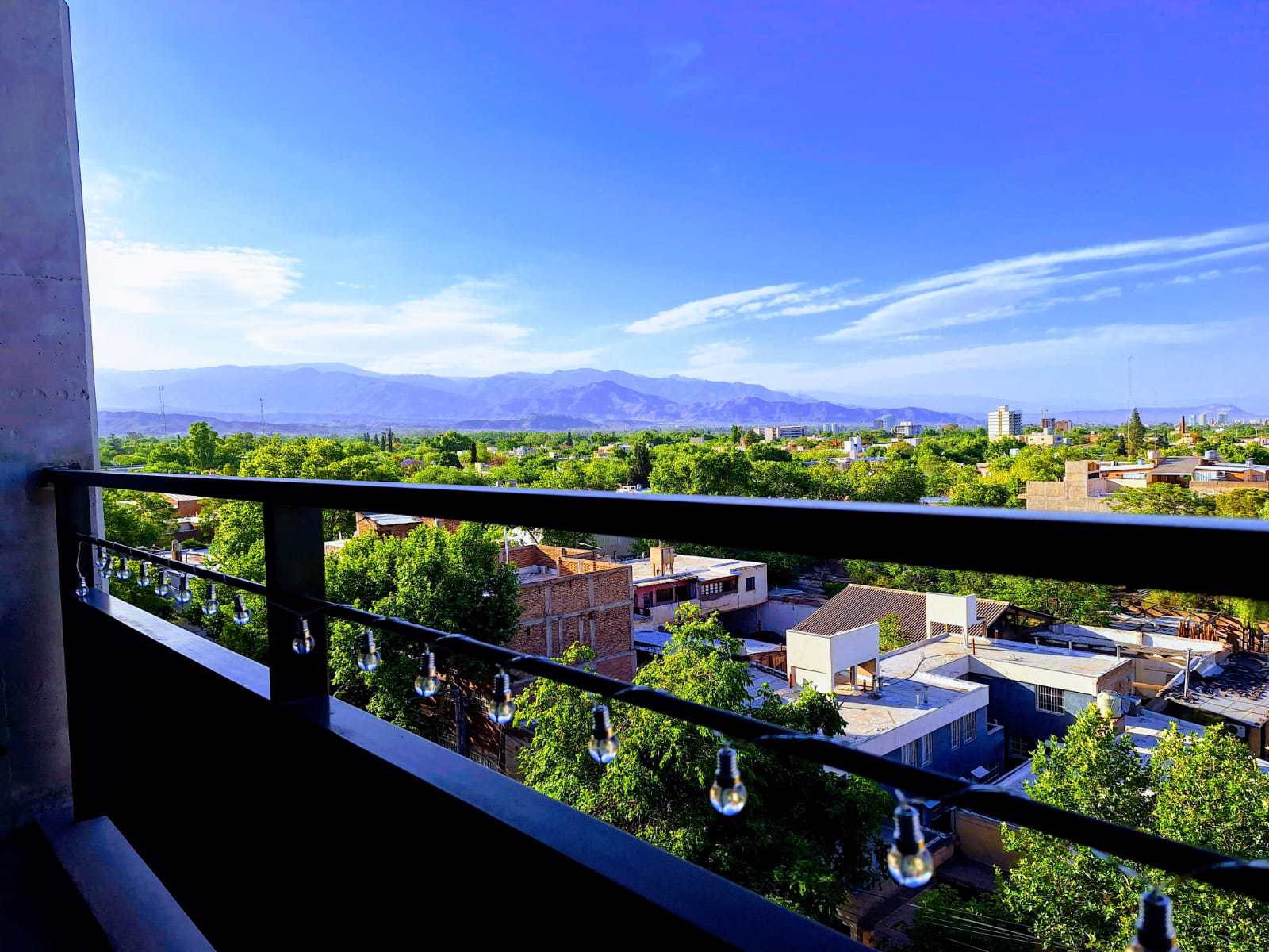 System.Collections.Generic.List`1[BluePillow.Application.SearchEngine.Dto.PhotoDto]?.ElementAt(3)?.Caption