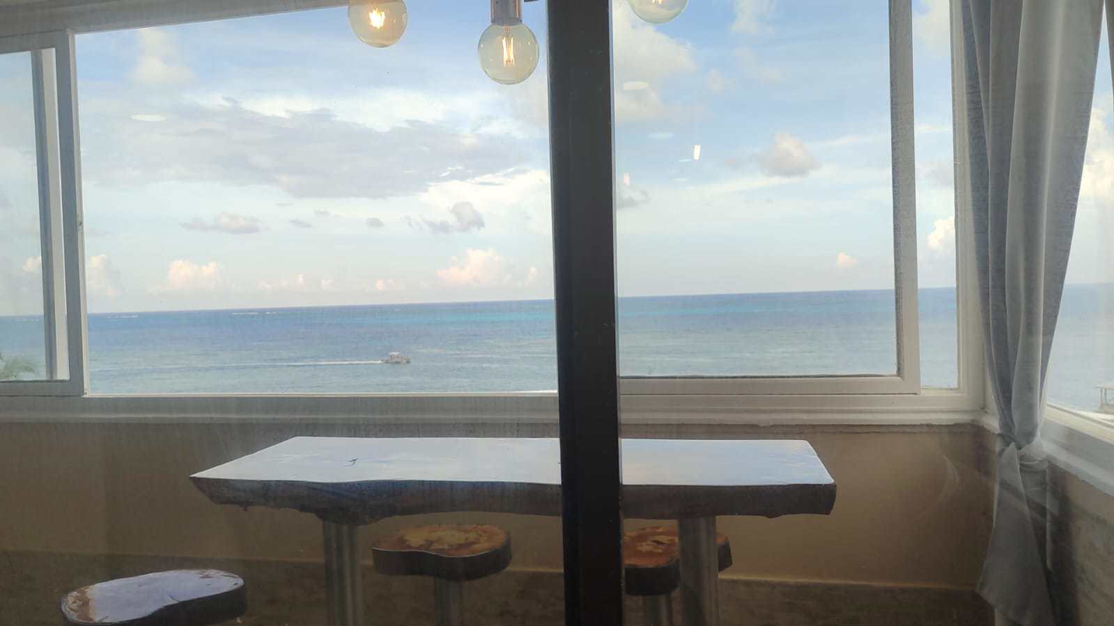 System.Collections.Generic.List`1[BluePillow.Application.SearchEngine.Dto.PhotoDto]?.ElementAt(3)?.Caption