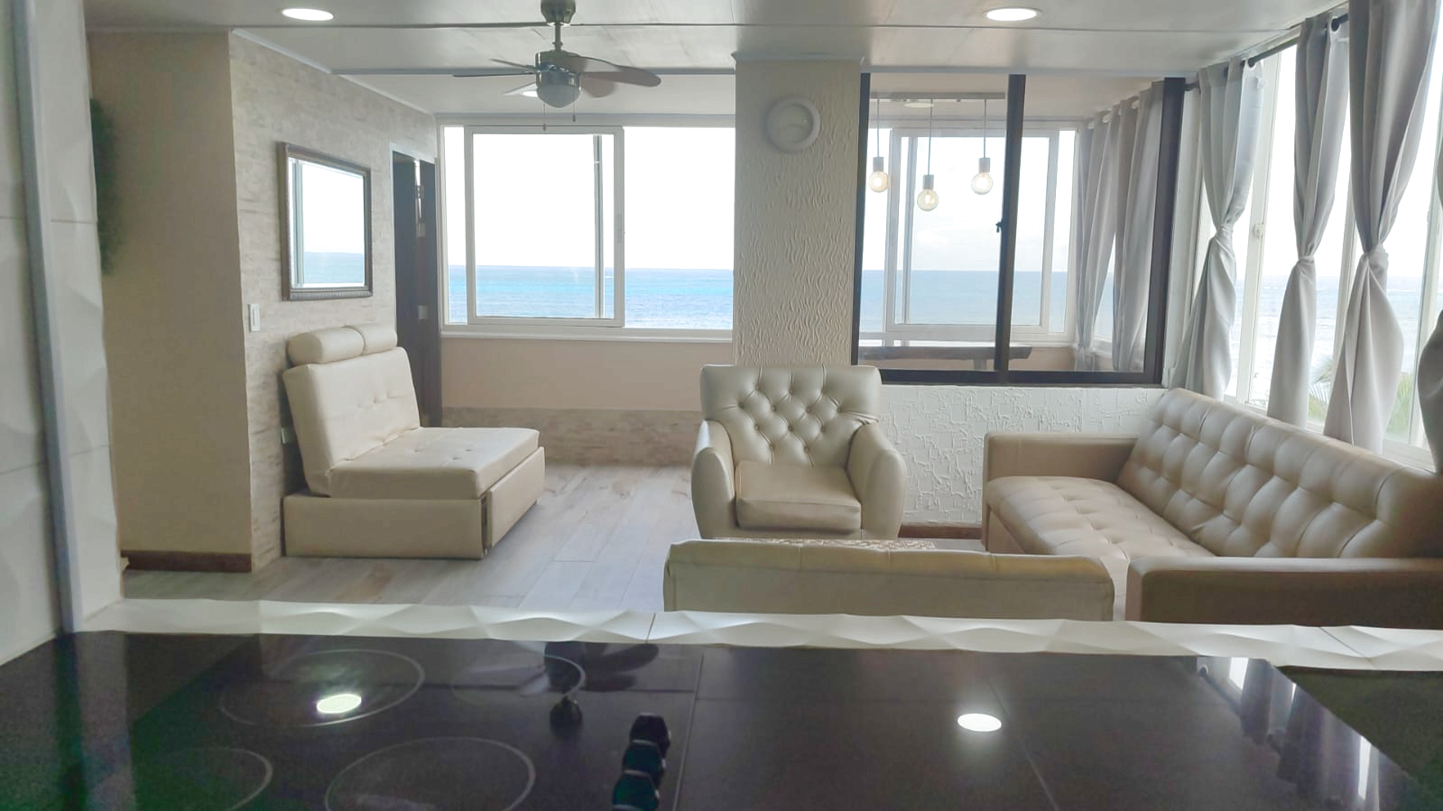 System.Collections.Generic.List`1[BluePillow.Application.SearchEngine.Dto.PhotoDto]?.ElementAt(0)?.Caption