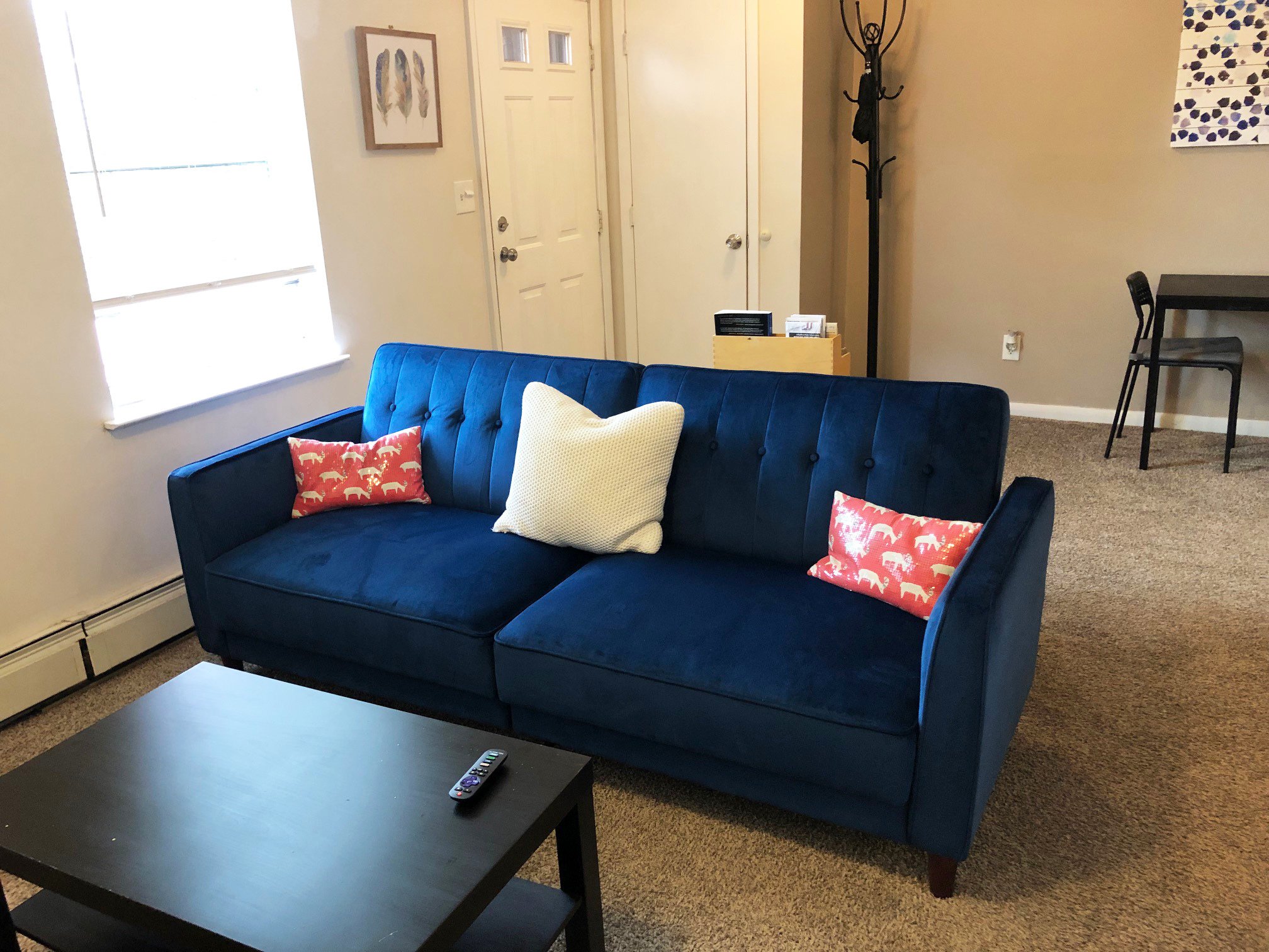 System.Collections.Generic.List`1[BluePillow.Application.SearchEngine.Dto.PhotoDto]?.ElementAt(1)?.Caption