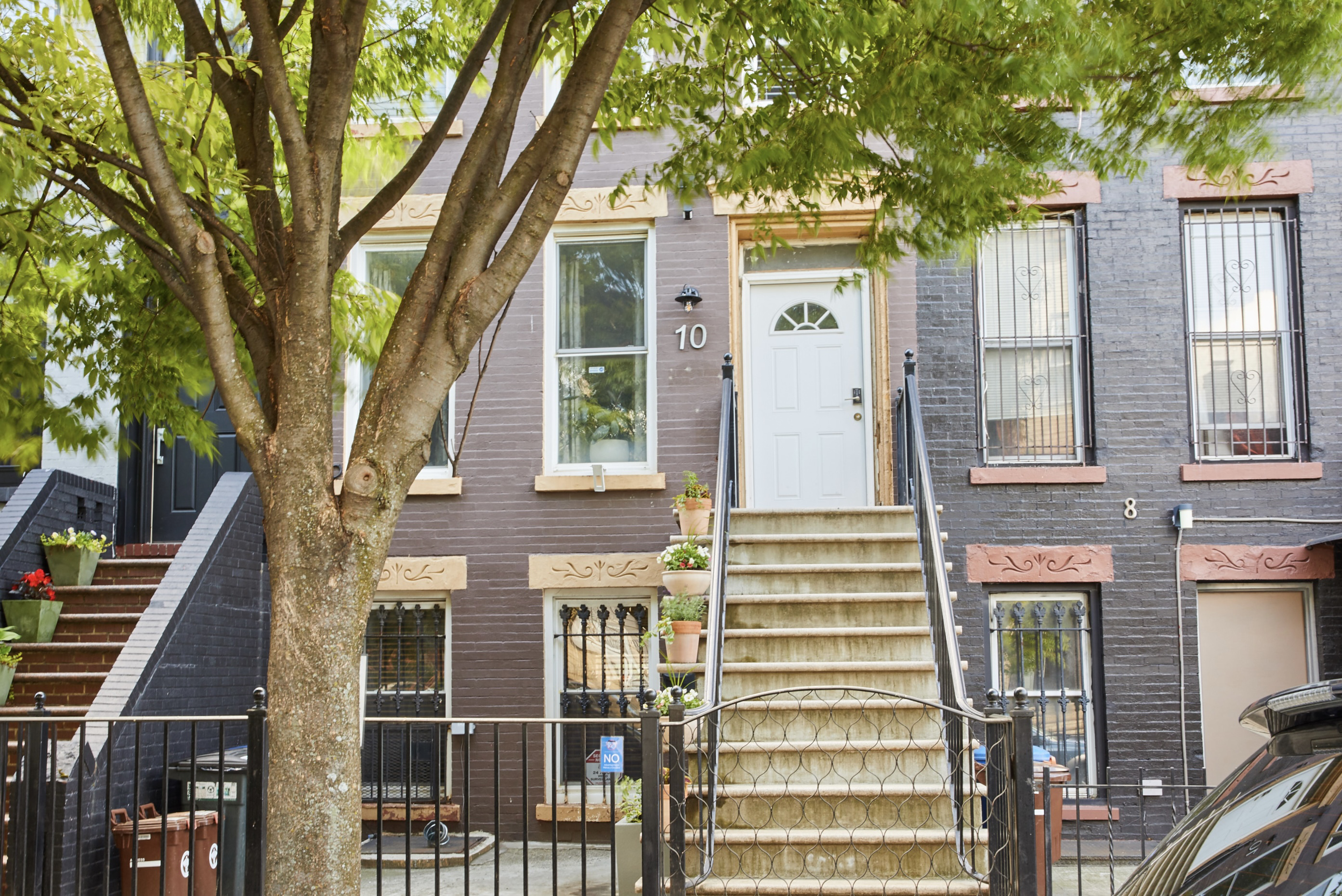 System.Collections.Generic.List`1[BluePillow.Application.SearchEngine.Dto.PhotoDto]?.ElementAt(2)?.Caption